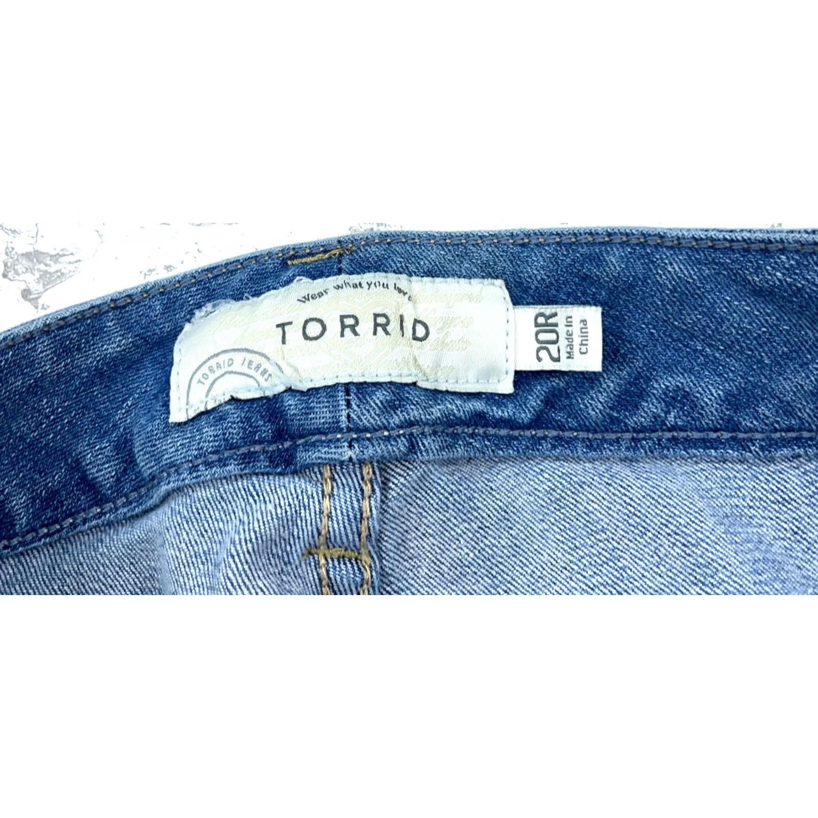 Torrid Torrid Jeans Women 20 Regular Skinny Fit Jegging Med Wash Faded Blue 5-Pocket Stretch Jeans Size 42" / US 20 - 4 Thumbnail