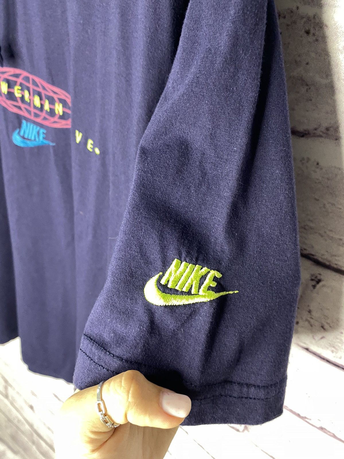 Nike Mens y2k rare Nike Rare Vintage Centr Swoosh Logo Tee Size US M / EU 48-50 / 2 - 3 Thumbnail
