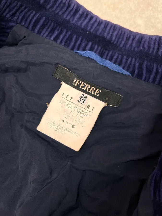 Gianfranco Ferre 1990s Gianfranco Ferré Navy Velvet Zip-up Jacket Size S / US 4 / IT 40 - 9 Thumbnail