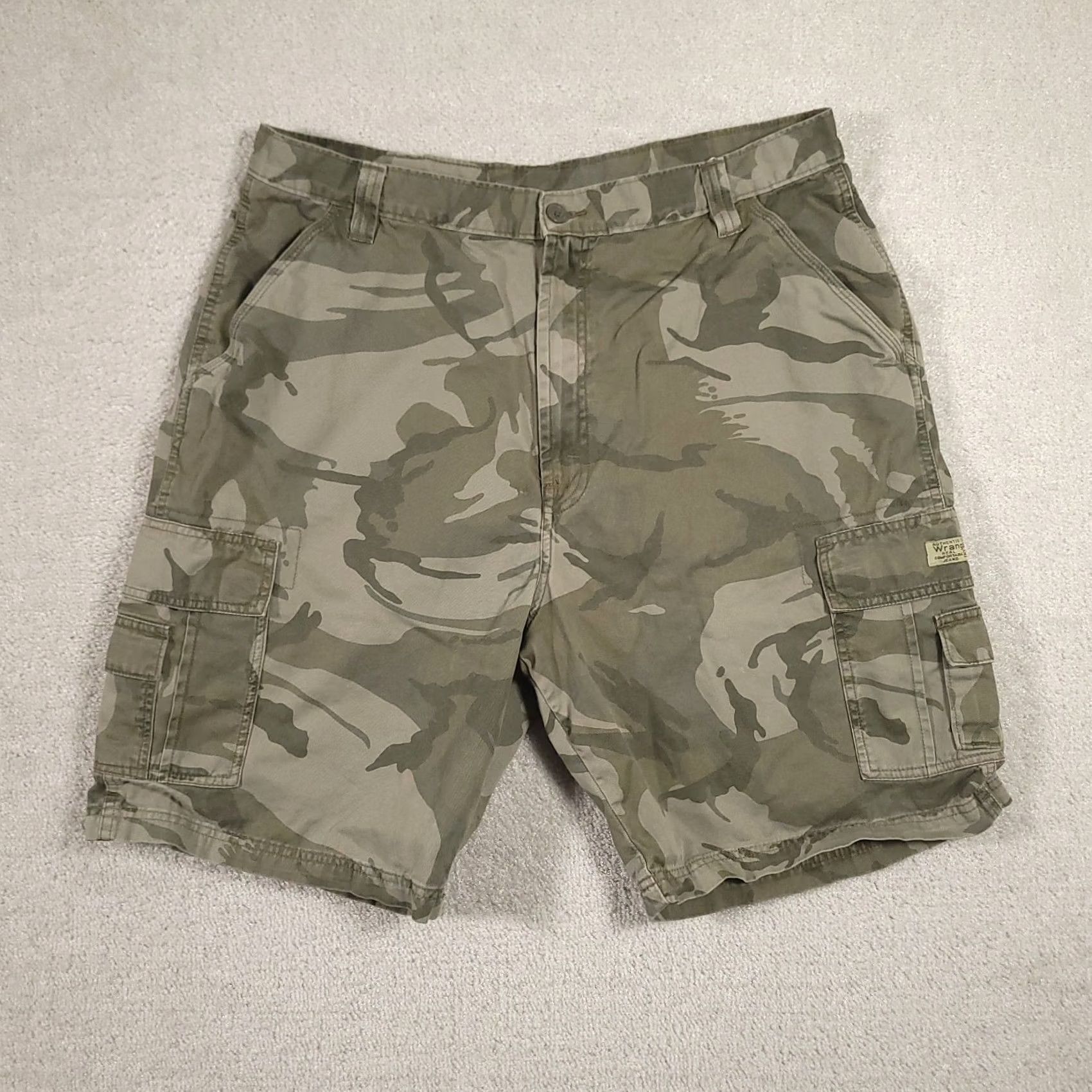 Wrangler Wrangler Cargo Shorts Mens 38 Green Camo Army Military Work Utility Y2K Cargo Shorts 90s Grunge Outdoor Classic Mens Size US 38 / EU 54 - 2 Thumbnail