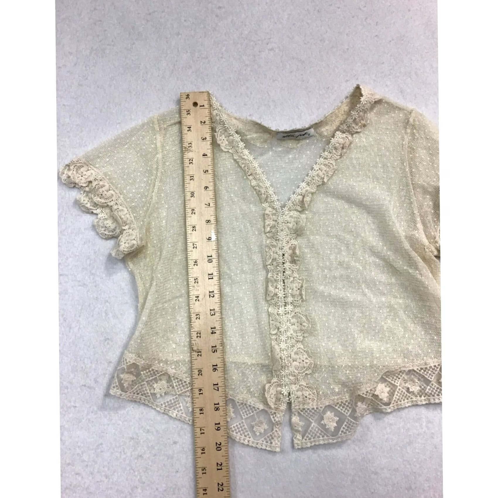 Vintage VINTAGE Ultra Pink Womens Cardigan Lace Ivory S/M Womens, Cardigan, Lace, Ivory, Size S/M, Pre-Owned Like New, 1960 Size S / US 4 / IT 40 - 6 Thumbnail