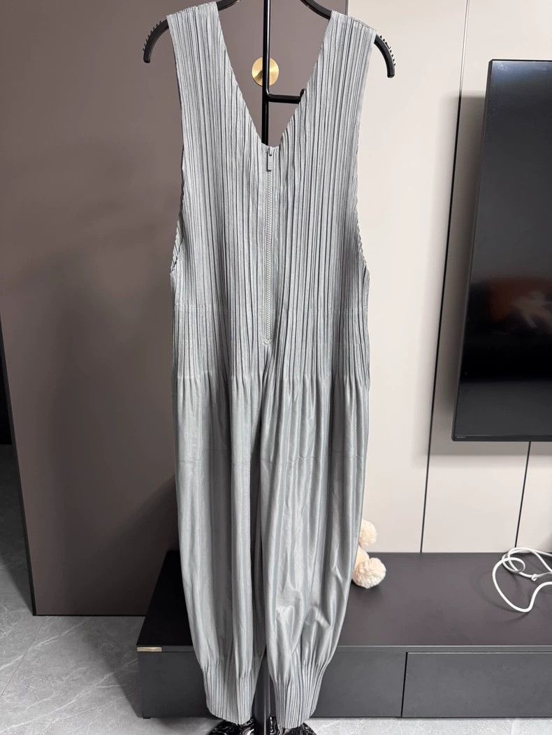 Issey Miyake Issey Miyake size:3 Grey cream puff jumpsuits Size S / US 4 / IT 40 - 1 Thumbnail