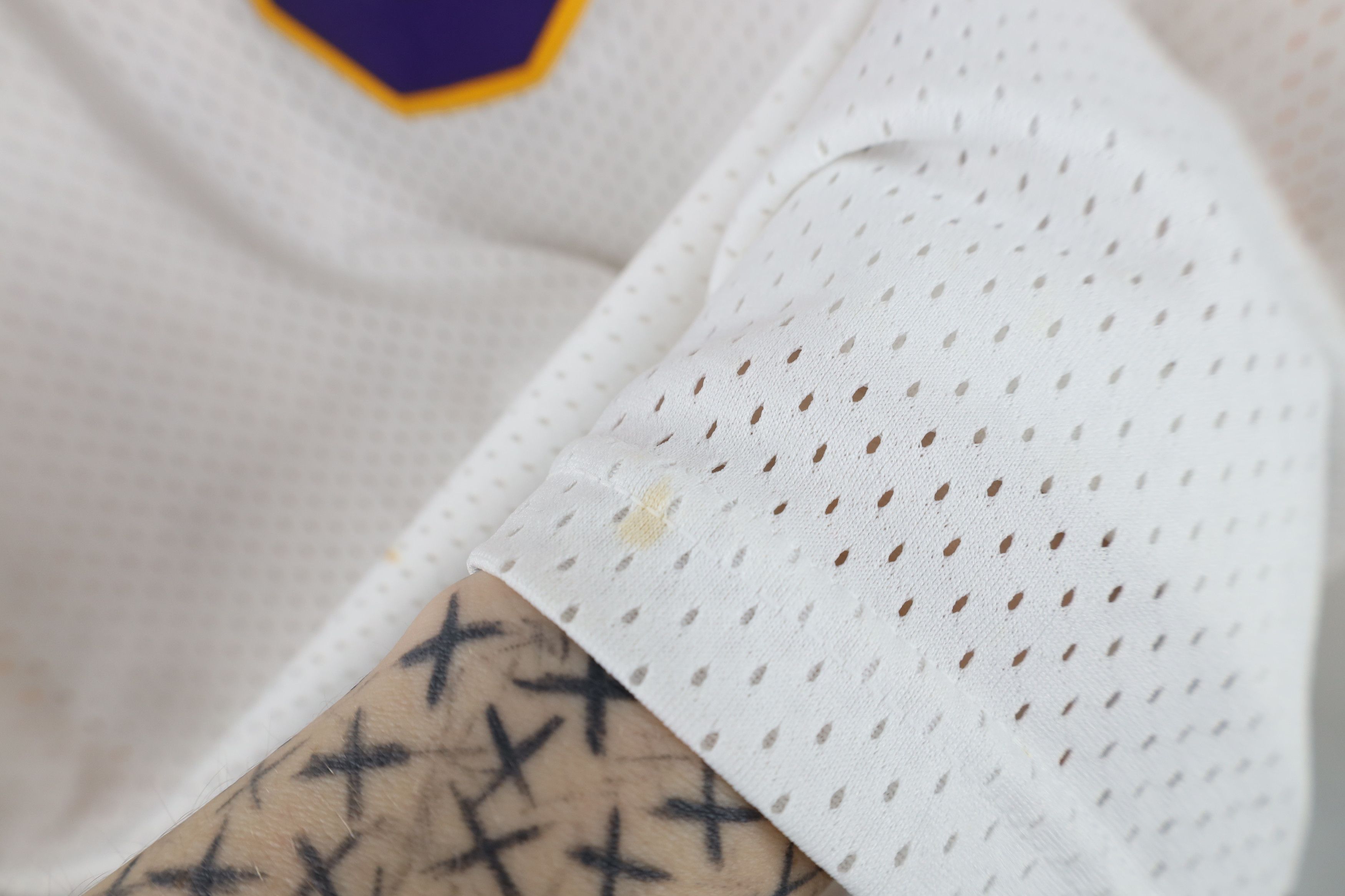 Nike Vintage Nike Los Angeles Lakers Basketball Jersey White #8 Size US XL / EU 56 / 4 - 8 Thumbnail