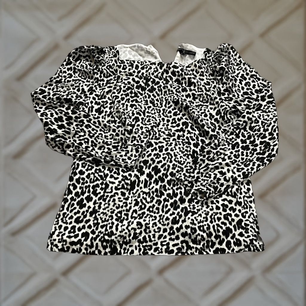 White House Black Market White House Black Market Blouse Womens 4 White Black Animal Print Ladies Size S / US 4 / IT 40 - 1 Thumbnail