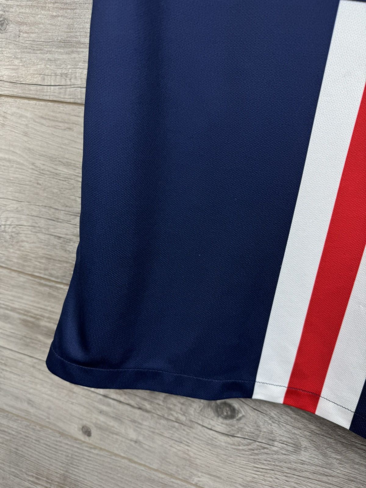 Nike NIKE PSG PARIS SOCCER JERSEY Y2K DRILL STYLE SIZE M Size US M / EU 48-50 / 2 - 8 Thumbnail
