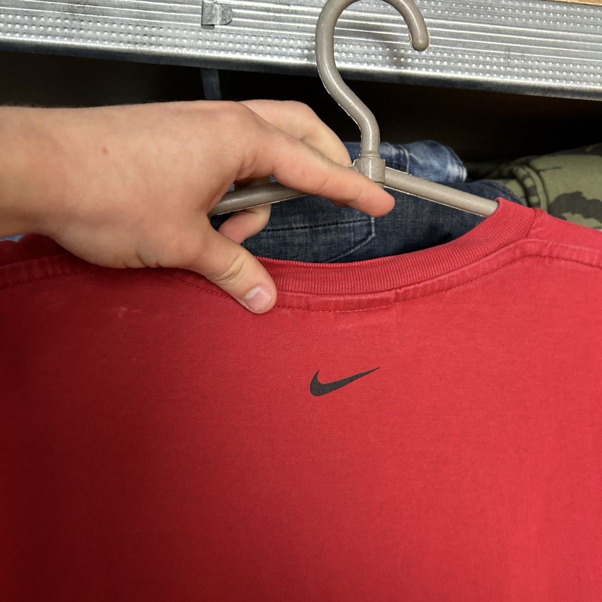 Nike Vintage Nike Big logo swoosh red 2000’s streetwear tee Size US M / EU 48-50 / 2 - 9 Thumbnail
