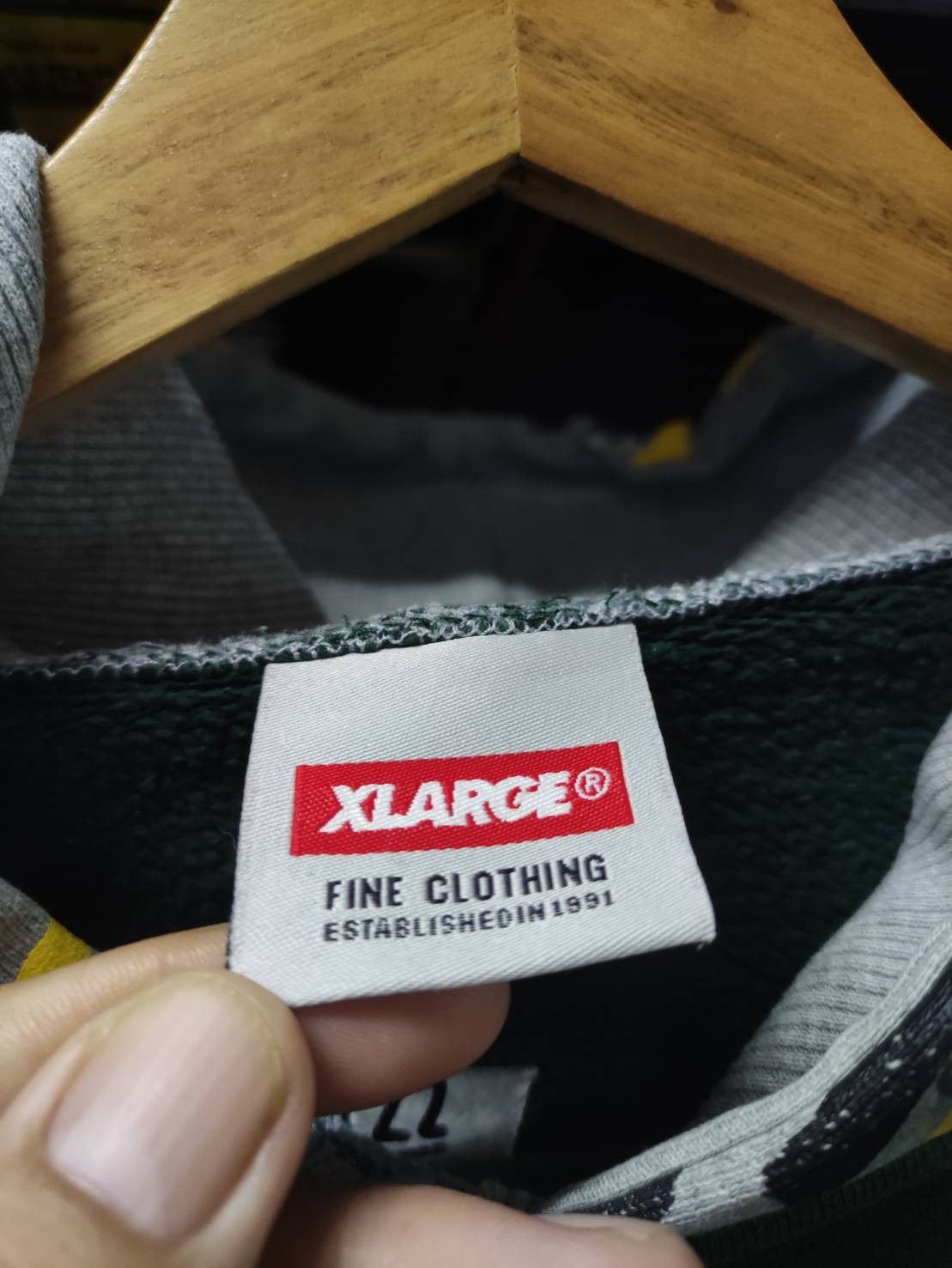 Japanese Brand Vintage Xlarge Brand Back Logo Pullover Camo Hoodie Size US M / EU 48-50 / 2 - 7 Thumbnail