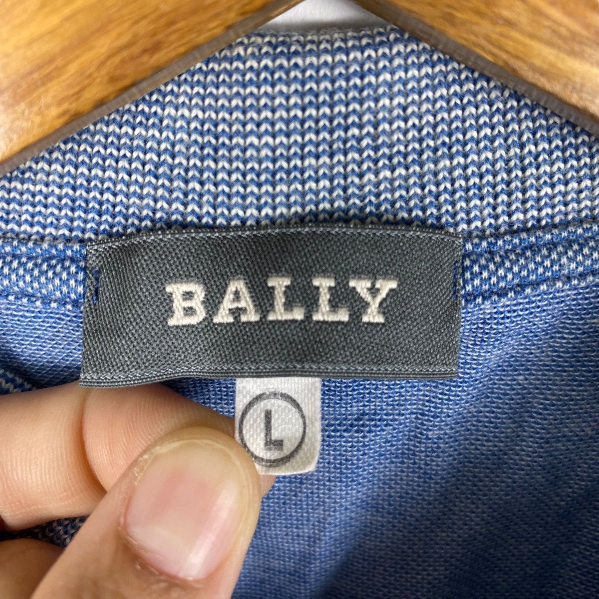 Bally Swiss Luxury Brand BALLY Blue Ss Pocket Faded Polo Shirt Size US L / EU 52-54 / 3 - 5 Thumbnail