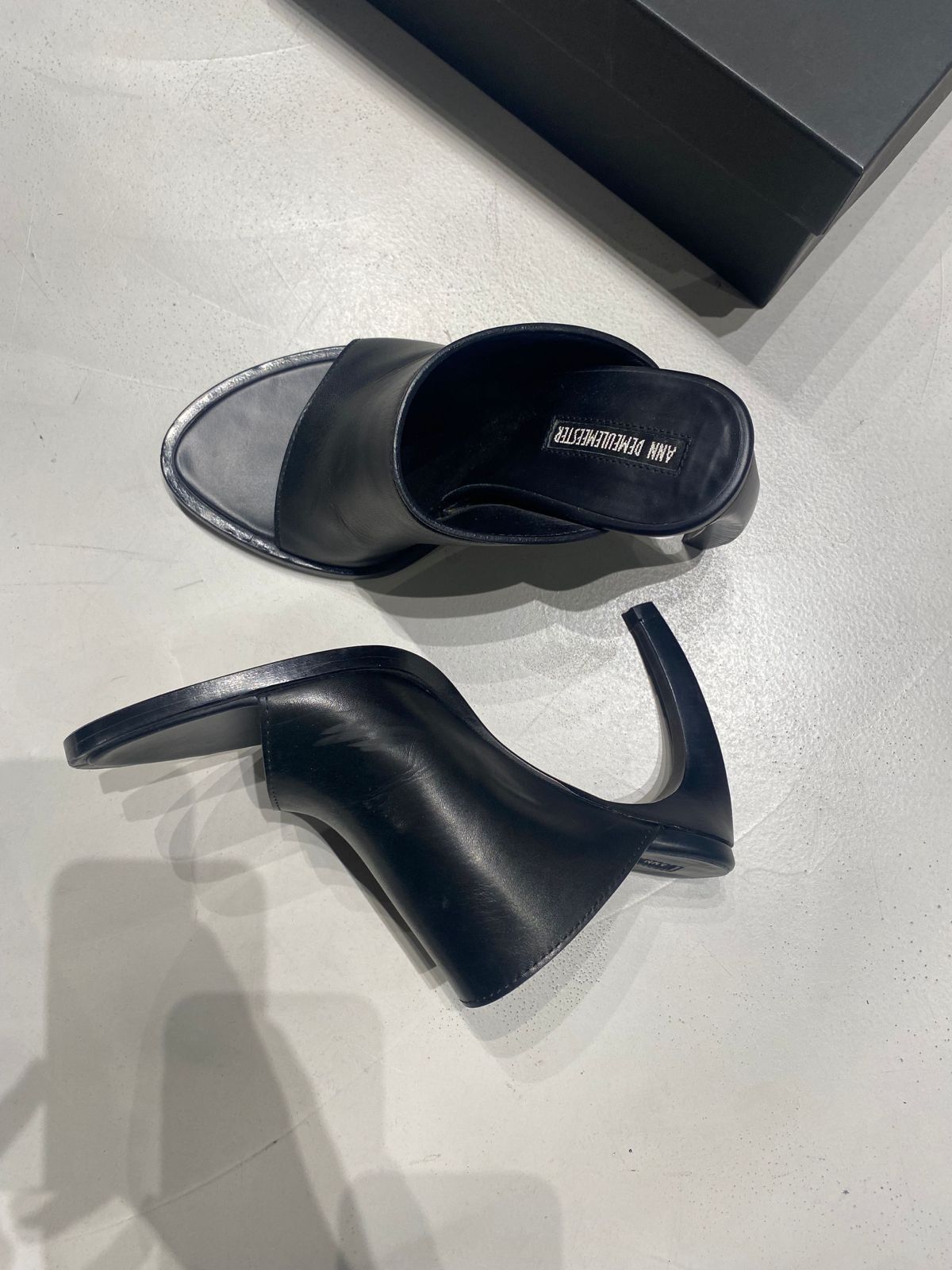 Ann Demeulemeester BLACK LEATHER MULES Size US 8 / IT 38 - 3 Thumbnail