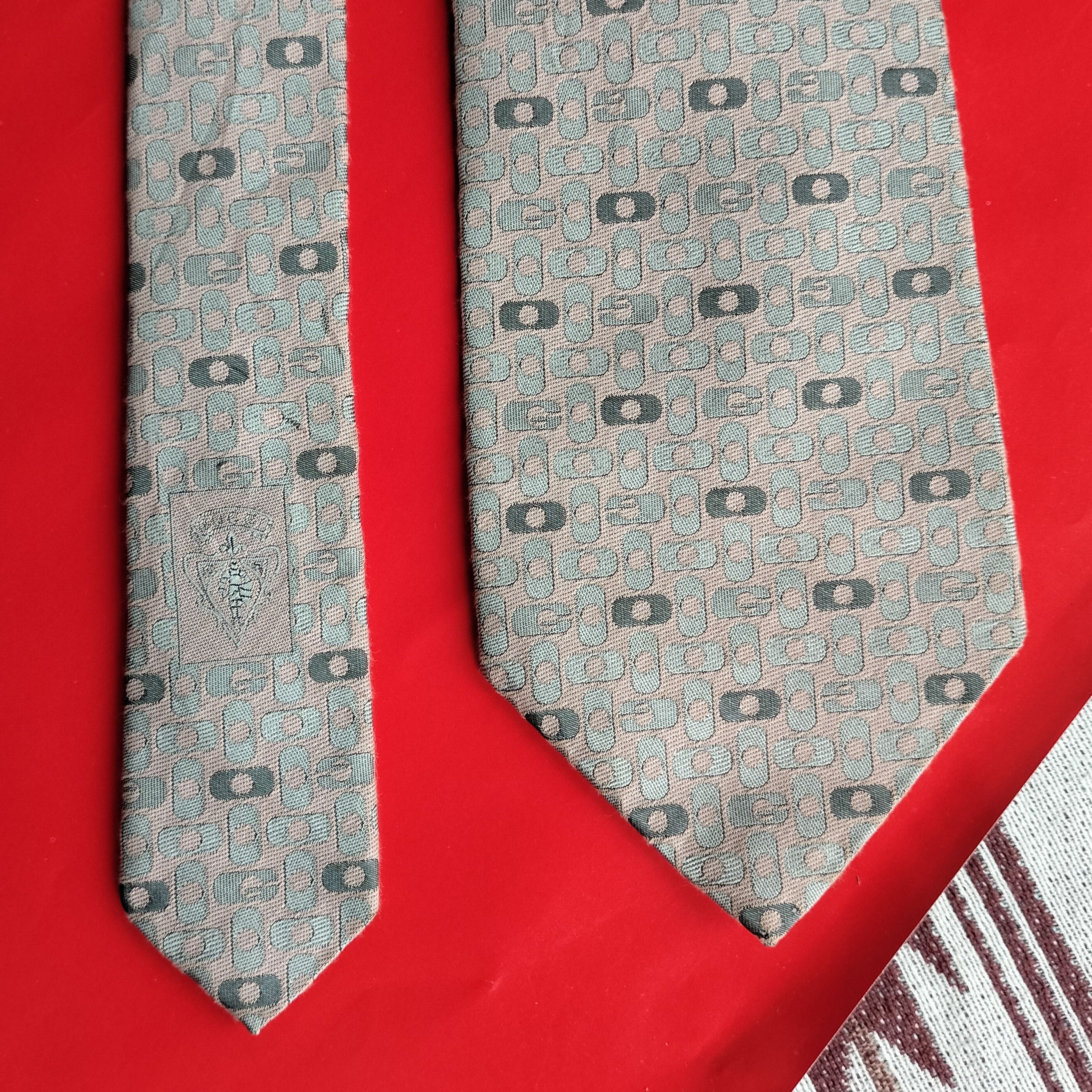 Gucci Early 2000 Gucci tom ford era font tie Size ONE SIZE - 16 Thumbnail