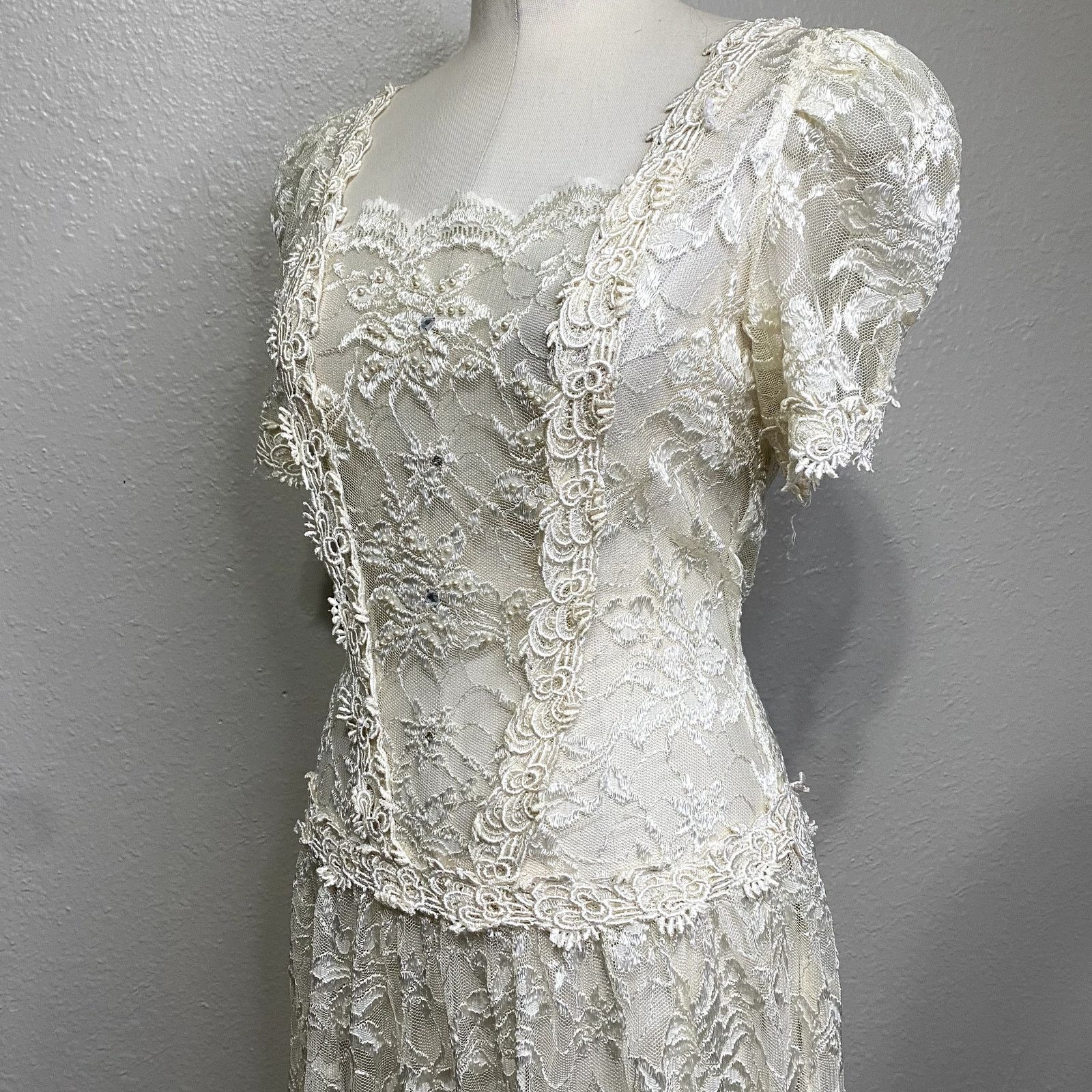 Other Beautiful VIntage 60's Sheer Lace Beaded Wedding Dress Size L / US 10 / IT 46 - 12 Thumbnail