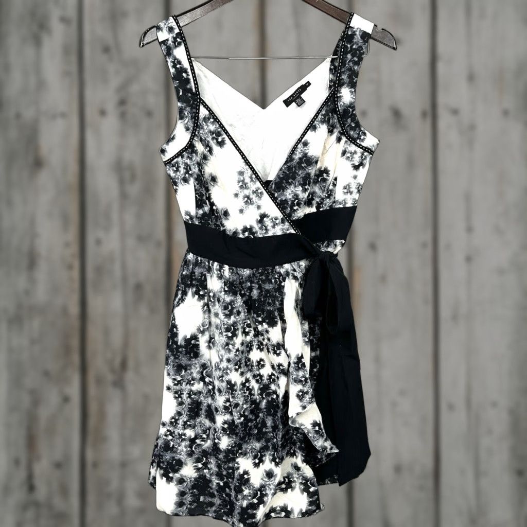 Ted Baker Ted Baker Wrap Dress Womens M Medium Black Floral V-Neck Tie Waist Knee Length Sleeveless Fit & Flare Casual Wedding Party Size M / US 6-8 / IT 42-44 - 1 Thumbnail