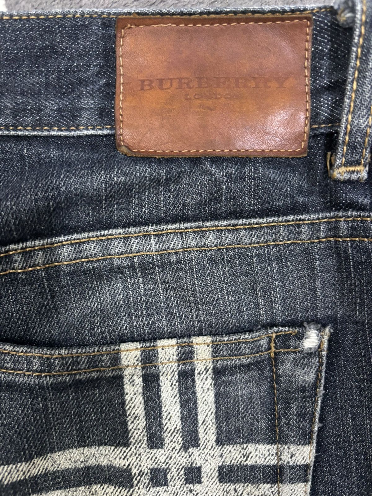 Burberry Vintage Burberry London NovaCheck Loose Fit Distressed Jeans Size US 34 / EU 50 - 11 Thumbnail