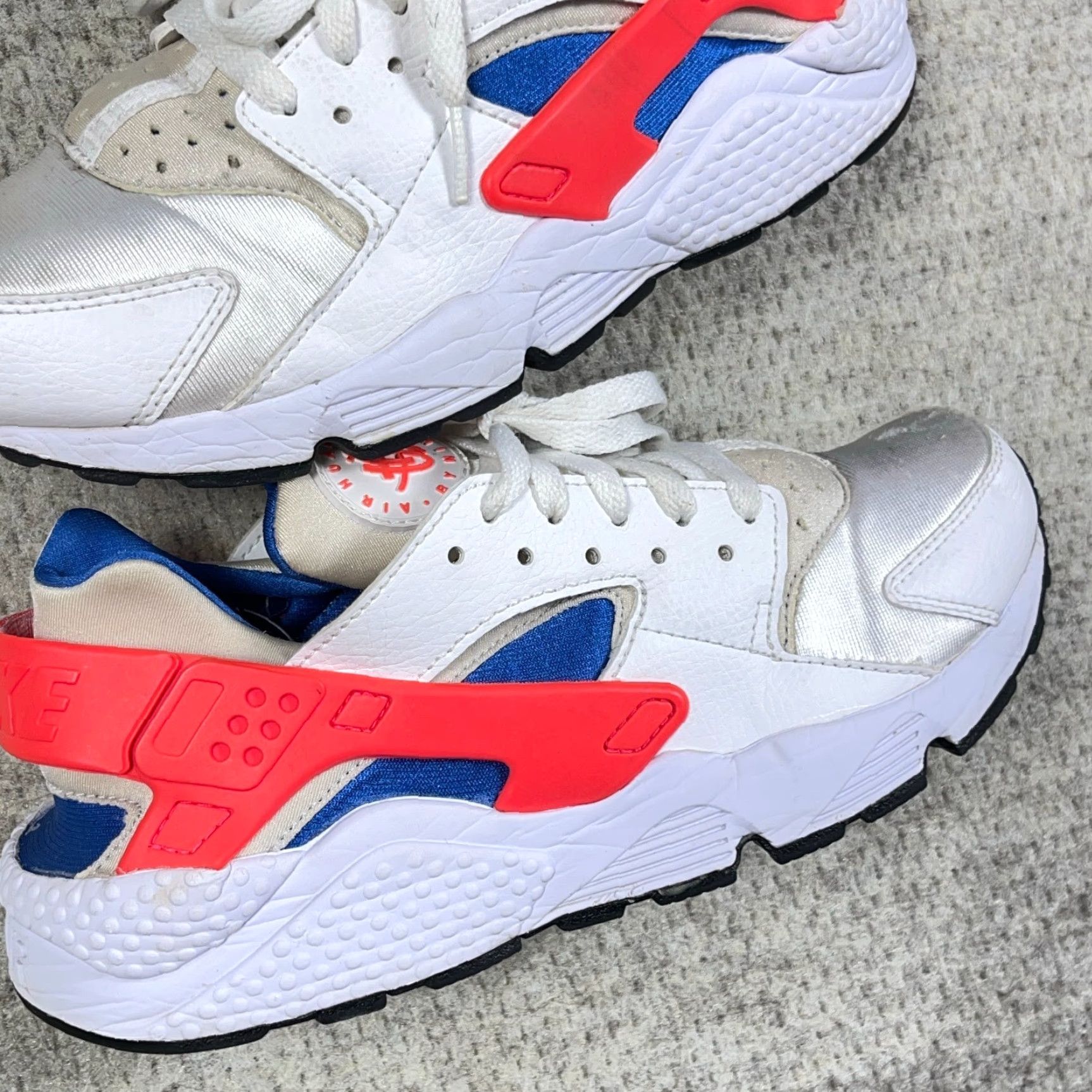 Nike Nike Air Huarache Ultramarine Mens Size 8 White Blue Orange 2017 318429-112 Sneaker Casual Activewear Footwear Size US 8 / EU 41 - 4 Thumbnail
