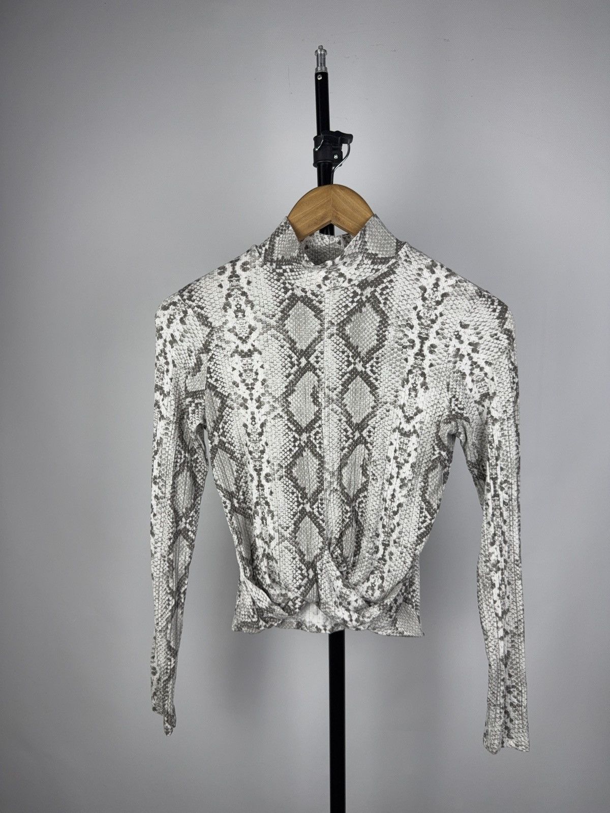 Japanese Brand Avant Garde Snake 90s Designer Japanese JPG style Mesh Y2K Size S / US 4 / IT 40 - 1 Thumbnail