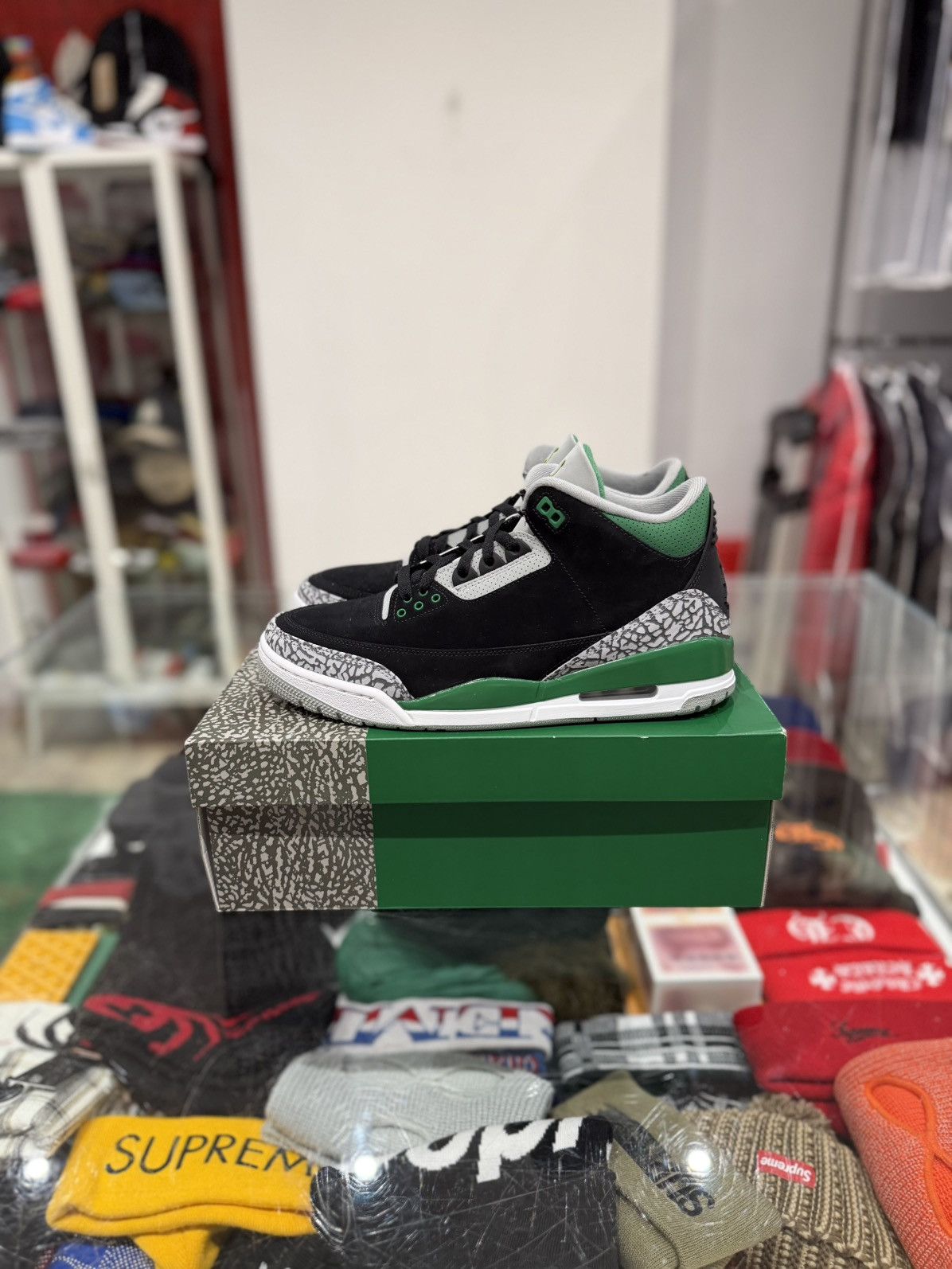 Jordan Brand Jordan 3 Pine Green Size: 10 Size US 10 / EU 43 - 2 Thumbnail