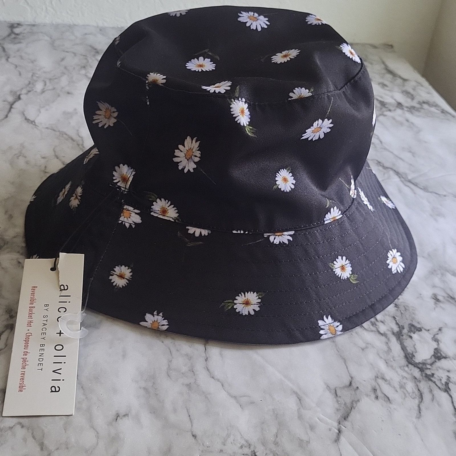 Alice + Olivia NWT Alice & Olivia Daisy Bucket Hat Reversible Fabric Size ONE SIZE - 11 Thumbnail