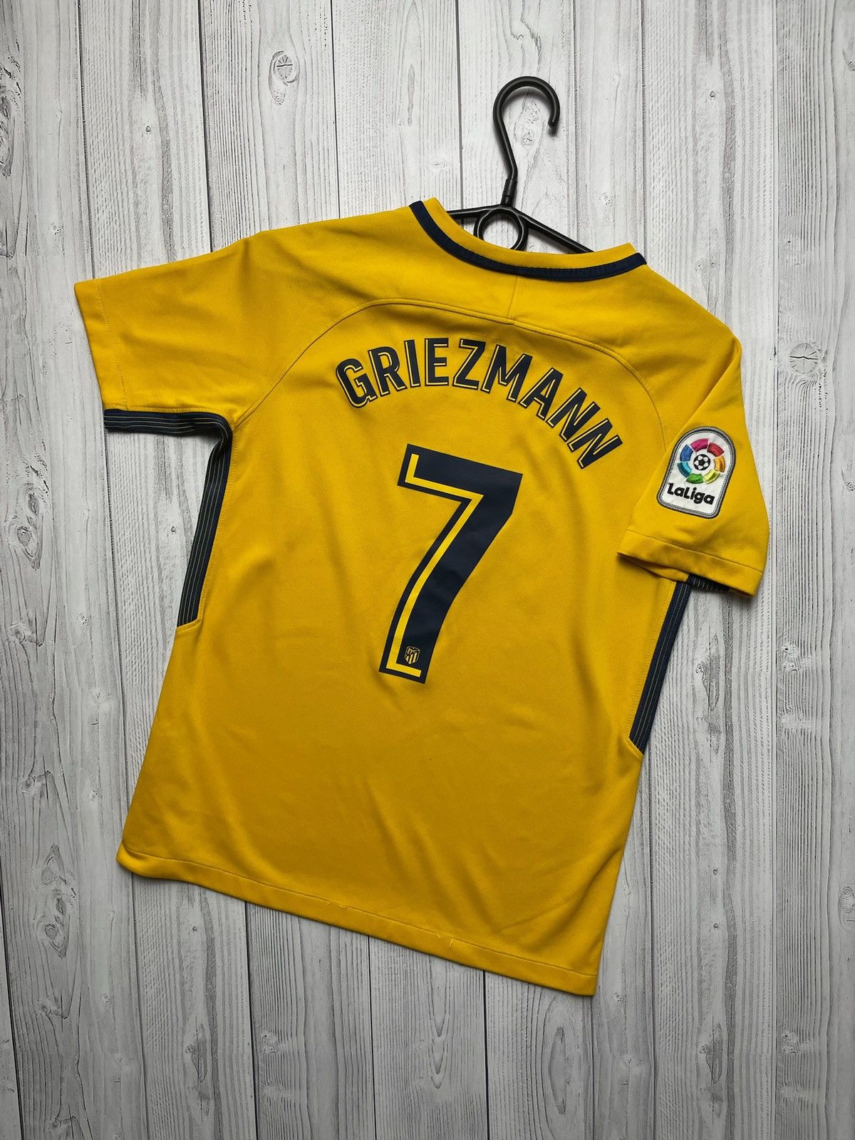 Nike × Vintage Vintage Nike Atletico Madrid 7 Griezmann soccer jersey Xs Size US XS / EU 42 / 0 - 1 Thumbnail
