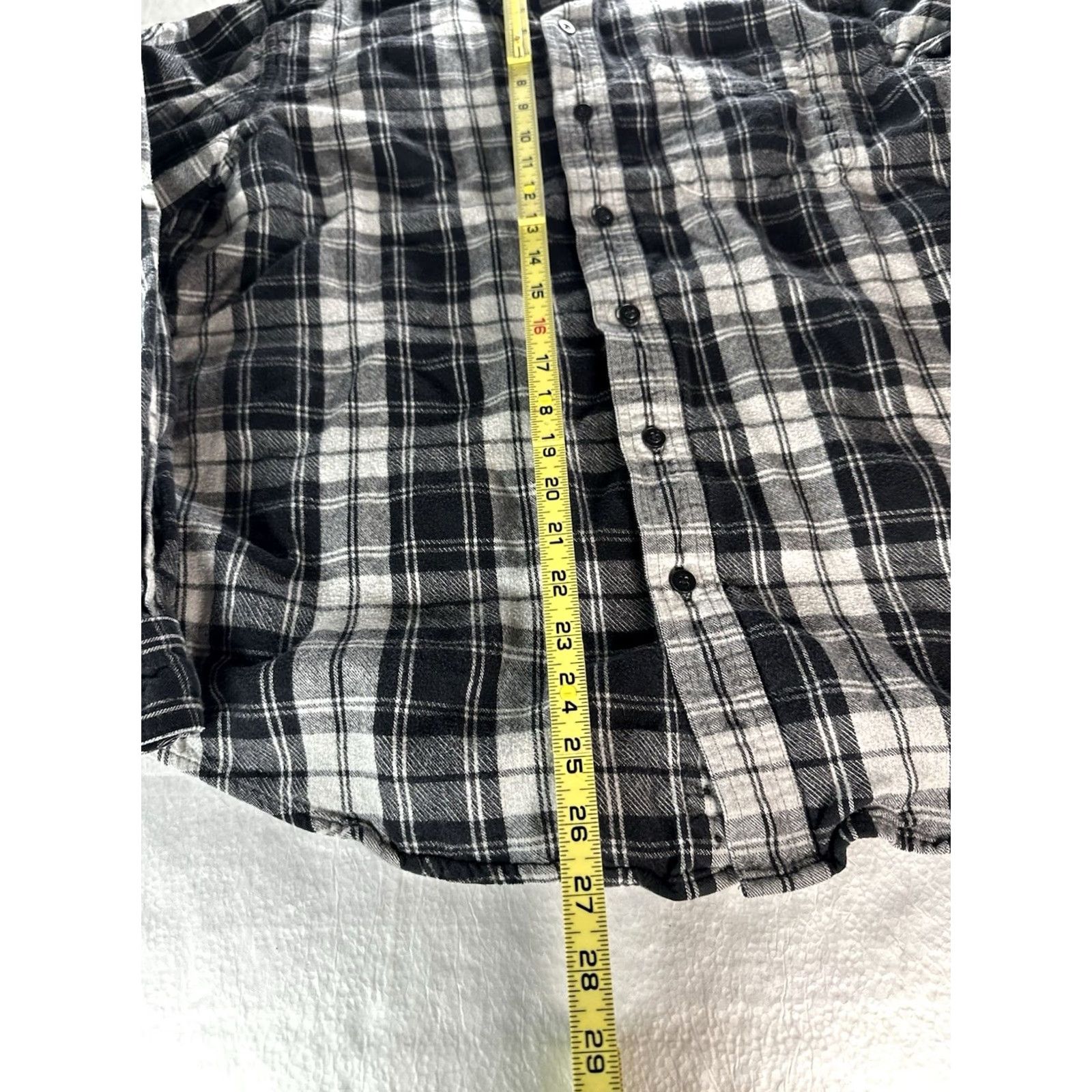 Vintage L.L.Bean Plaid Shirt Men’s Medium Slim Button-Up Collared Cotton Flannel Black Gray Button Front Size US M / EU 48-50 / 2 - 7 Thumbnail