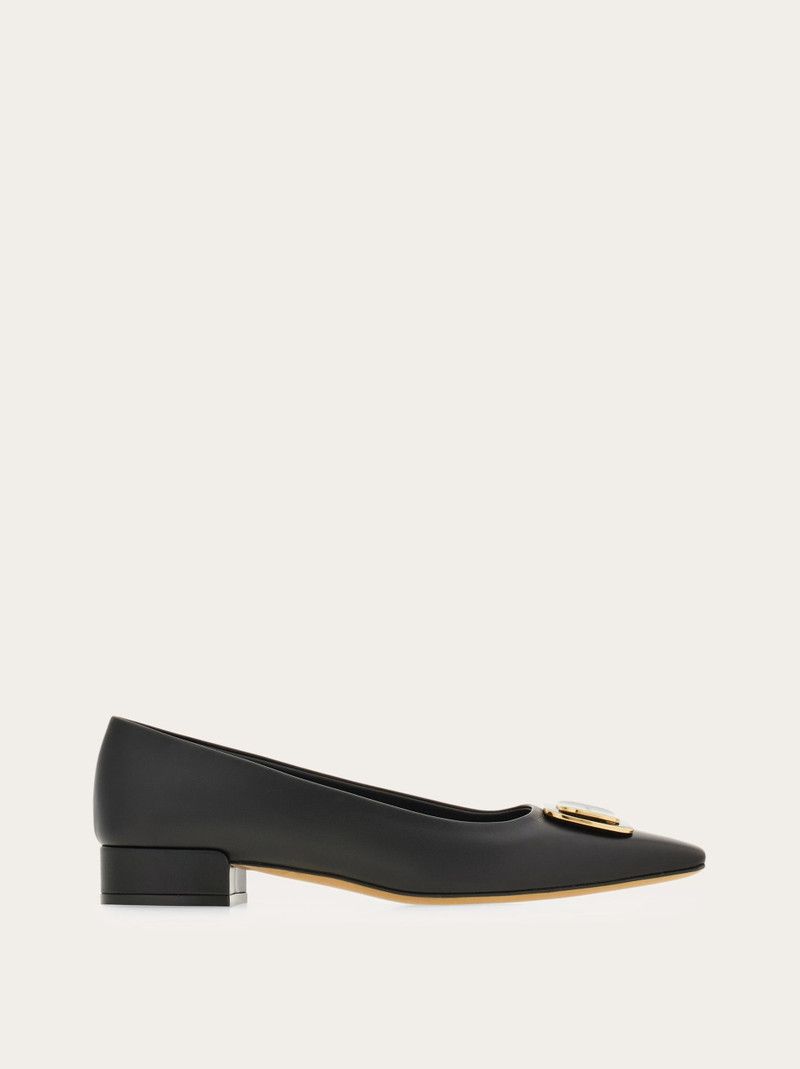 Salvatore Ferragamo o1s1rm0526 New Vara Plate Ballet Flats in Black Size US 6 / IT 36 - 1 Thumbnail