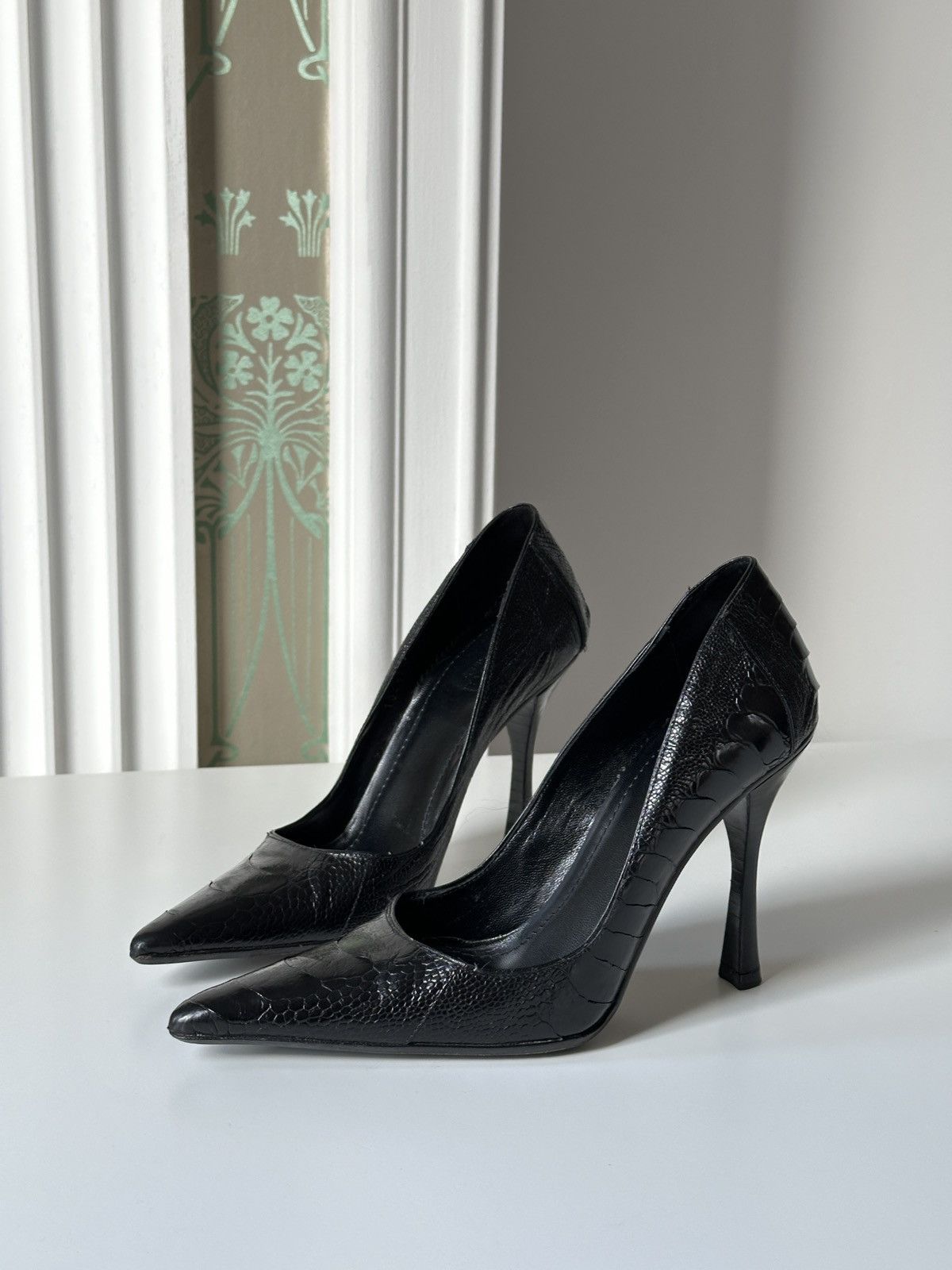 Gucci Gucci by Tom Ford Alligator Leather Black Pointed Toe Heels Size US 5.5 / IT 35.5 - 10 Thumbnail