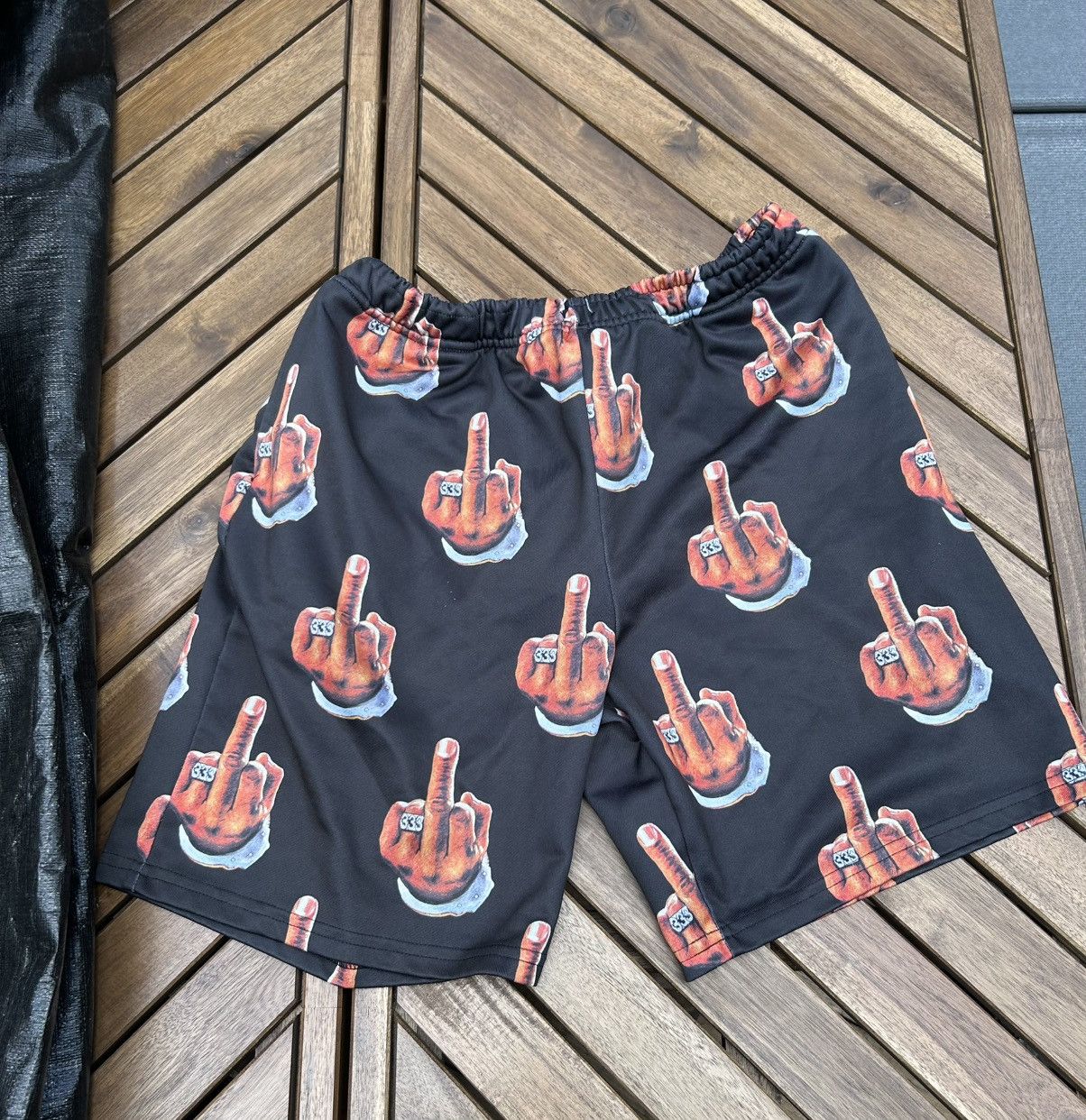 Half Evil Halfevil middle finger shorts Size US 36 / EU 52 - 2 Thumbnail