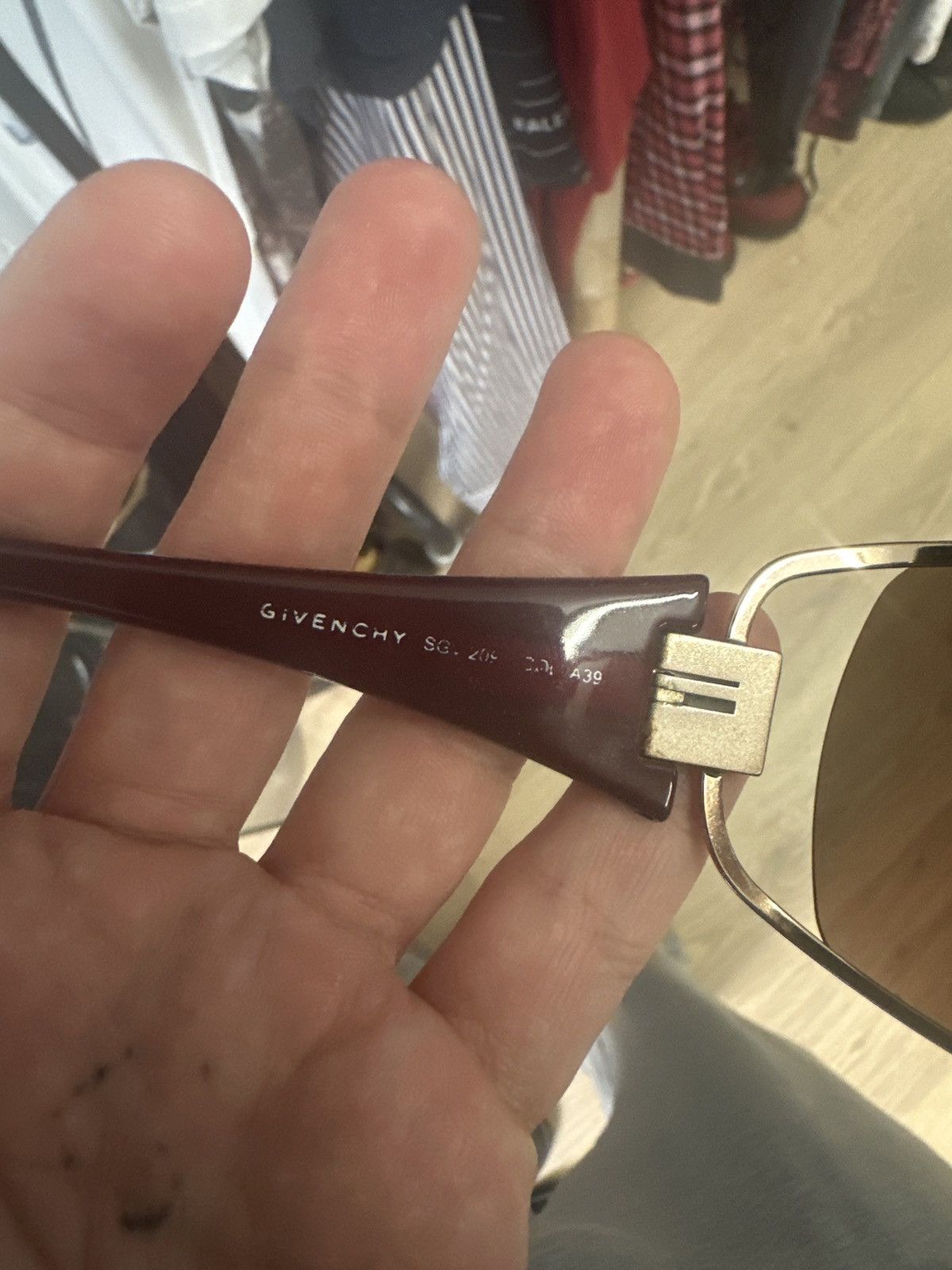Givenchy Givenchy Logo Frame Sunglasses Size ONE SIZE - 7 Thumbnail