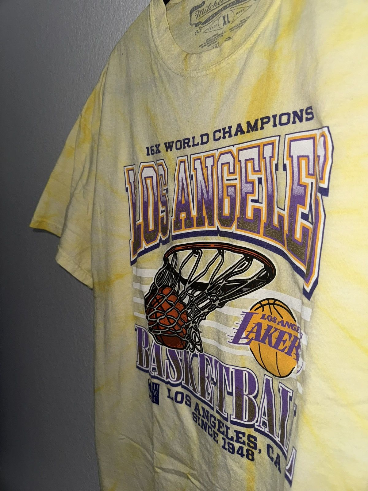 Mitchell & Ness Mitchell & Ness Lakers Graphic Tee Size US XL / EU 56 / 4 - 3 Thumbnail