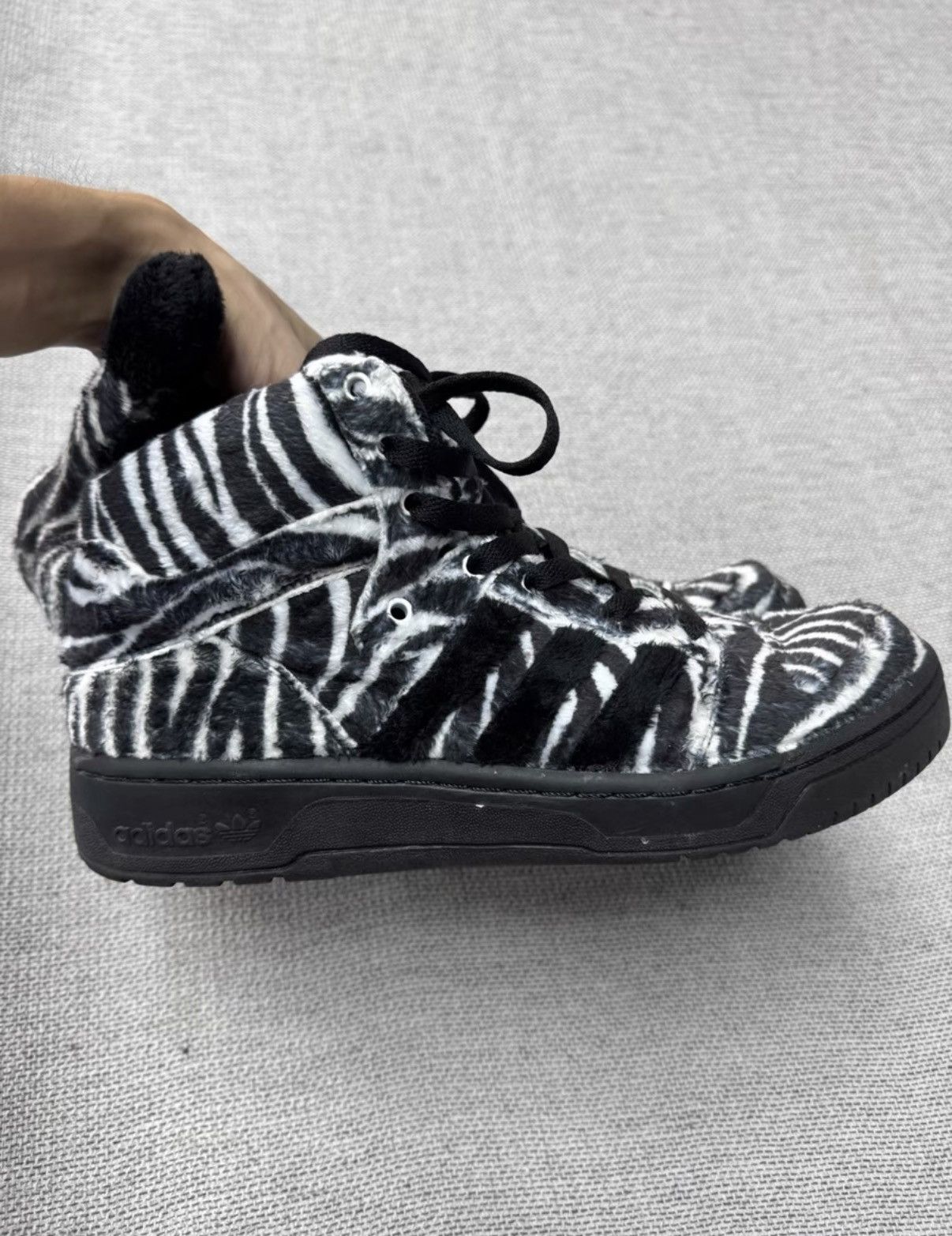 Adidas Adidas Jeremy Scott Zebra Stripe Sneakers G95749 K37 Size US 9.5 / EU 42-43 - 6 Thumbnail