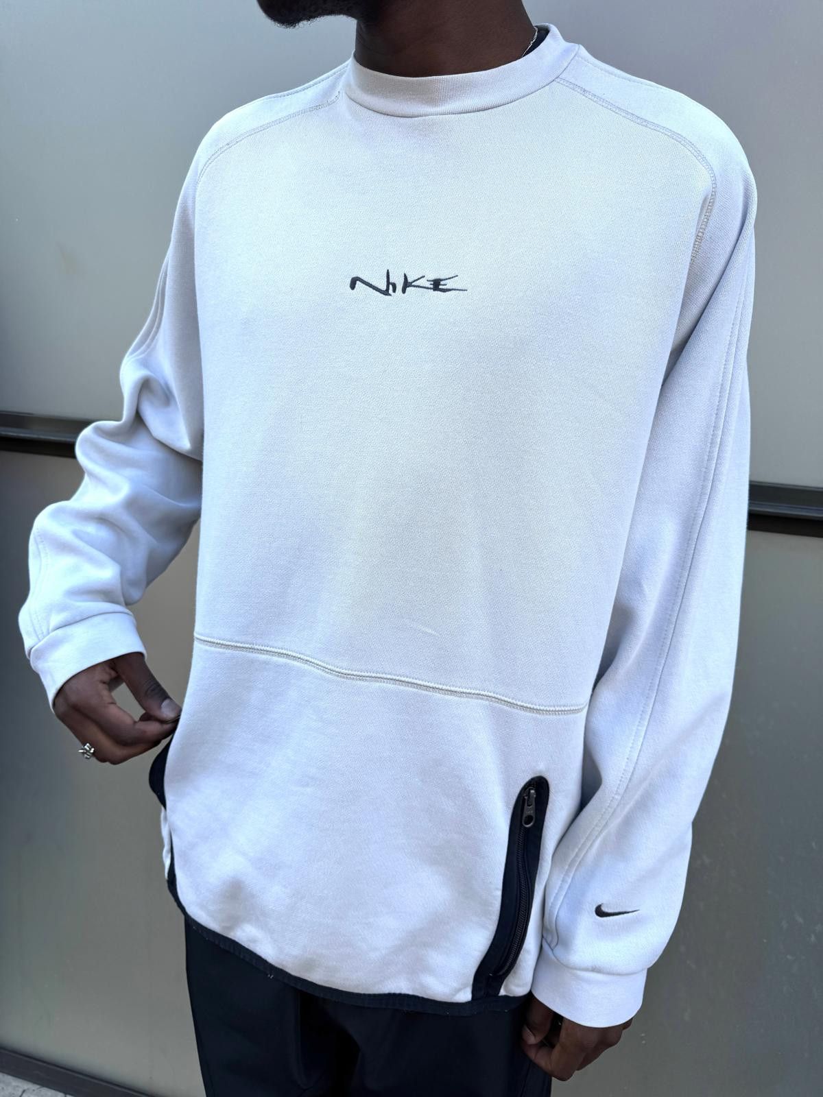 Nike Early 2000’s Nike Spellout Stash Pocket Crewneck Size US L / EU 52-54 / 3 - 3 Thumbnail