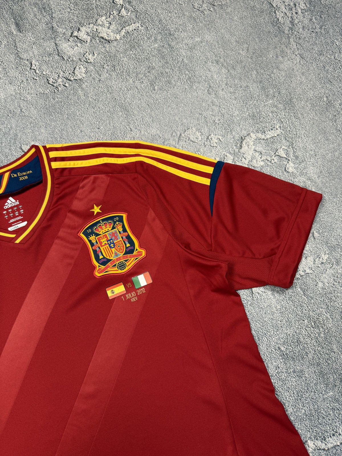 Adidas VINTAGE ADIDAS SPAIN EURO 2012 FOOTBALL SOCCER HOME JERSEY Size US L / EU 52-54 / 3 - 6 Thumbnail
