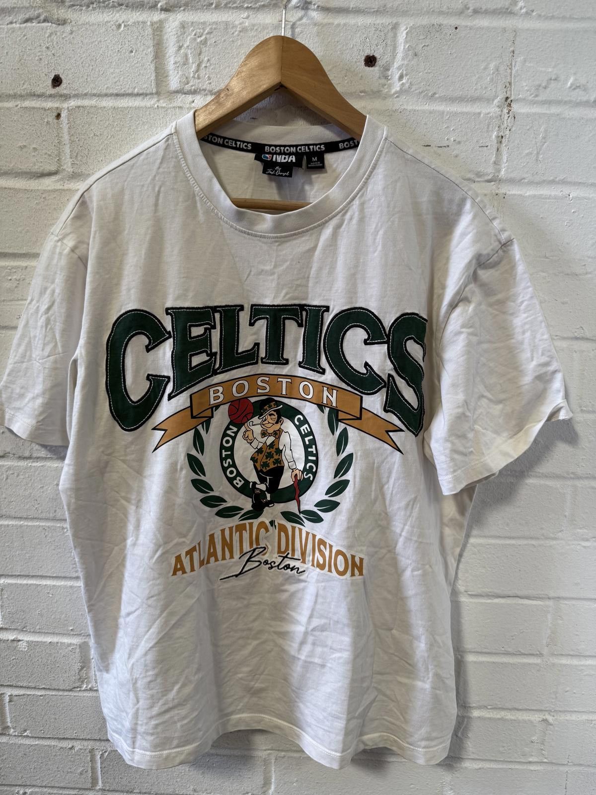 Designer Boston Celtics Vintage Graphic T-Shirt Size US M / EU 48-50 / 2 - 1 Thumbnail