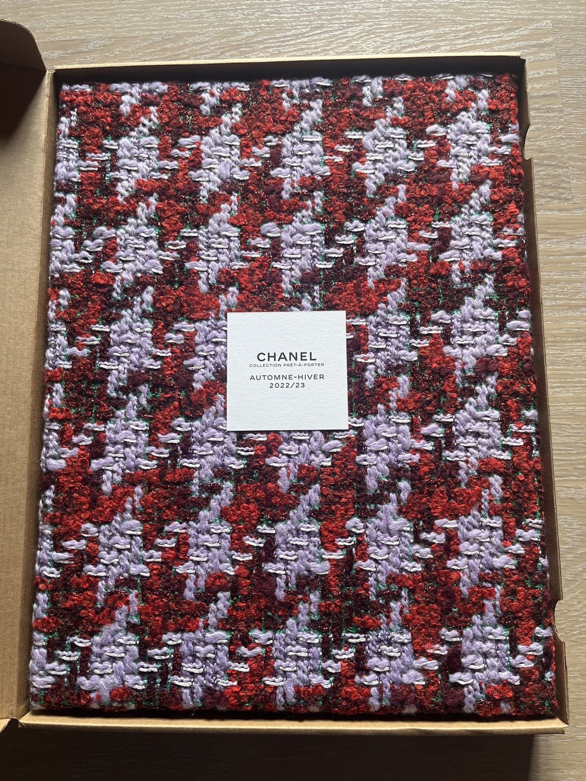 Chanel Chanel runway invite Size ONE SIZE - 1 Thumbnail