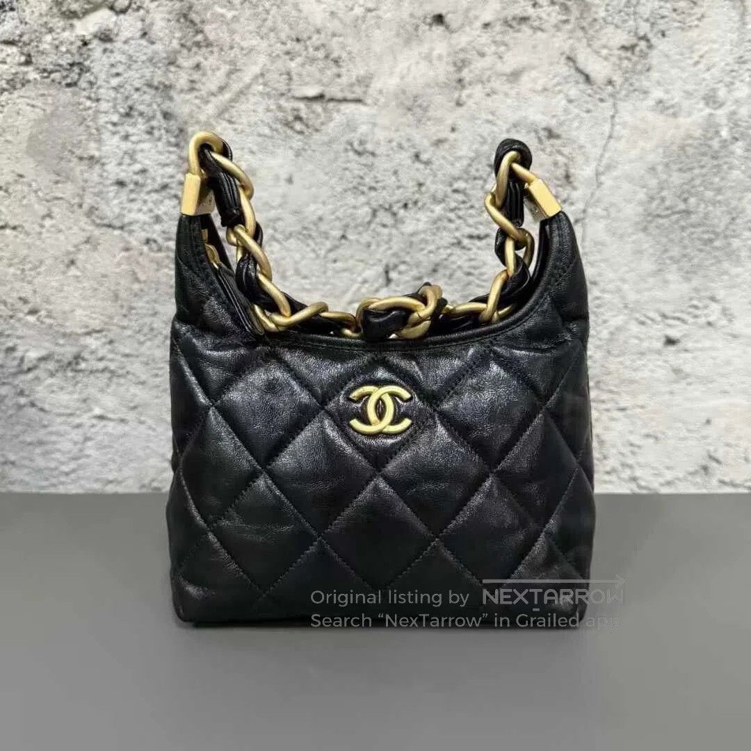 Chanel Chanel Black Hobo Bag with Golden Chain. Size ONE SIZE - 2 Thumbnail