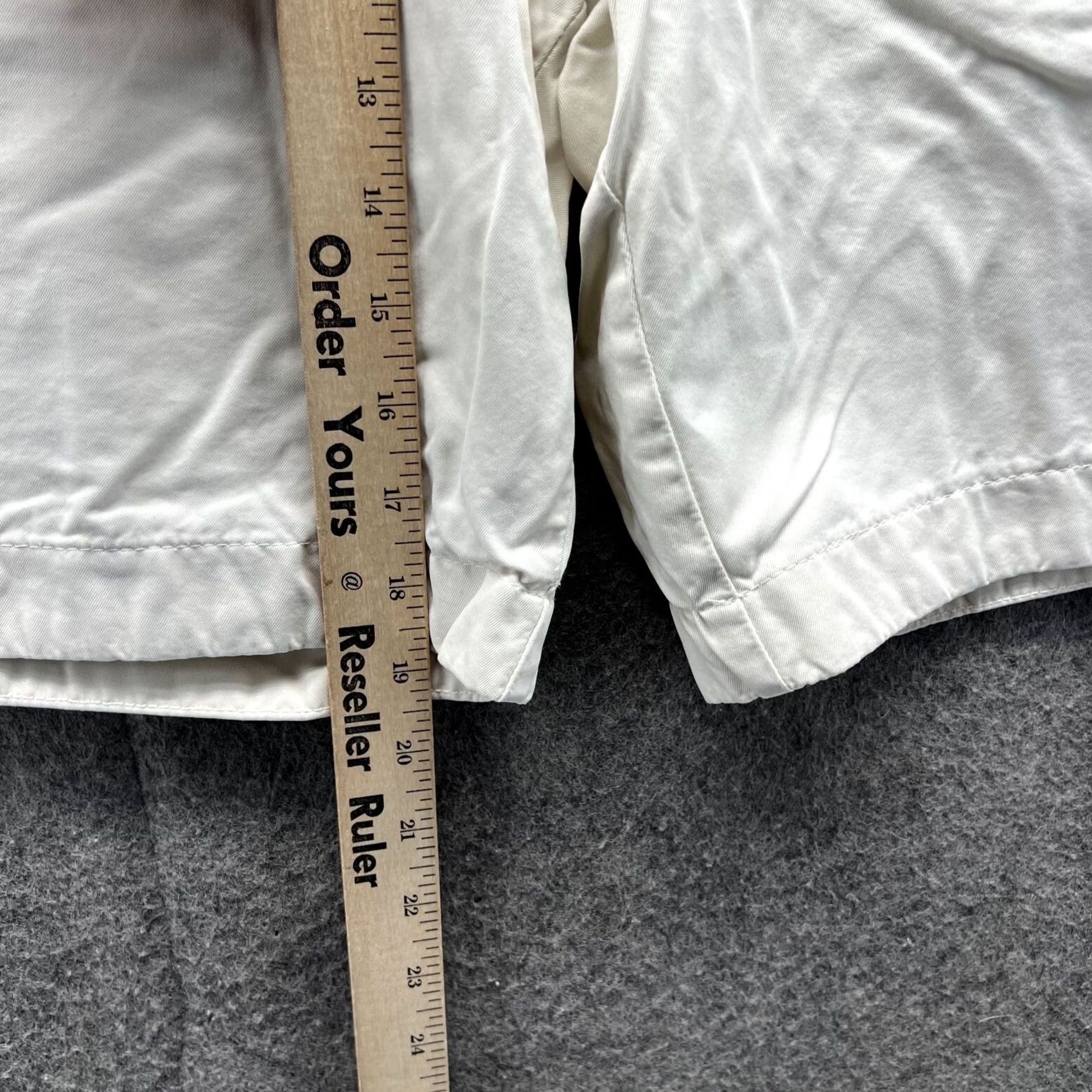 Tommy Bahama Tommy Bahama Shorts Mens 35 Beige Chino Flat Front Khaki Tan Pima Cotton Canvas Casual Travel Vintage No (adjusted below) Size US 35 - 7 Thumbnail