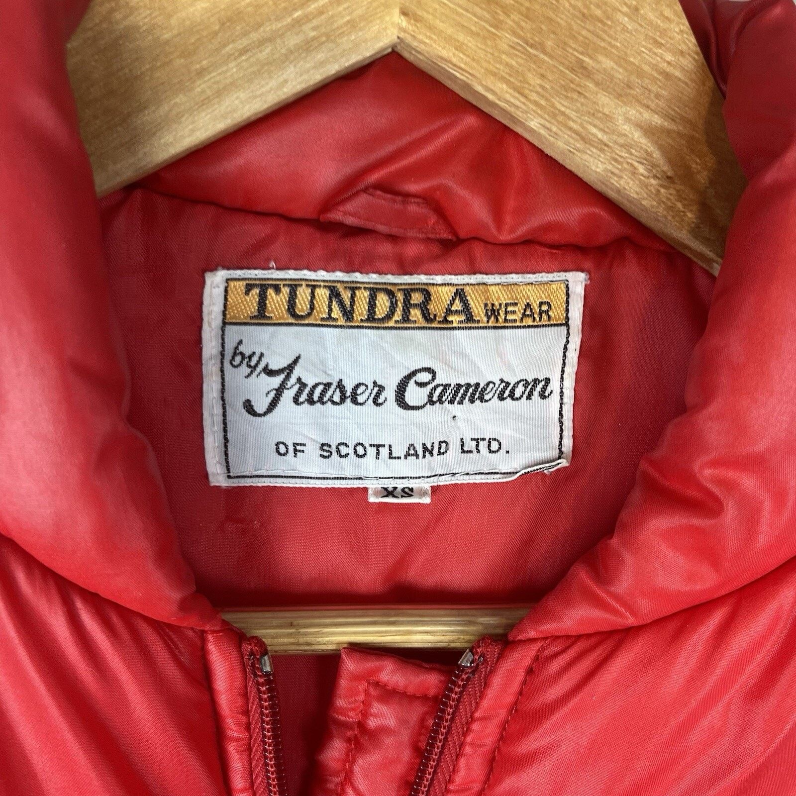 Other Vtg Fraser Cameron Of Scotland Tundrawear Red Puffer Vest Size XS / US 0-2 / IT 36-38 - 8 Thumbnail
