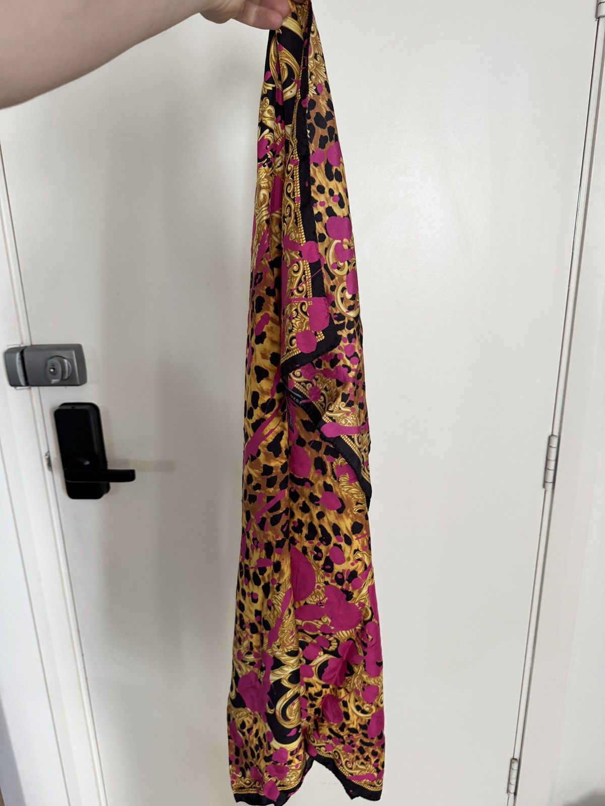 Versace Silk Scarf Neon Fuchsia Pink Gold Baroque Leopard Print 90cm Size ONE SIZE - 4 Thumbnail