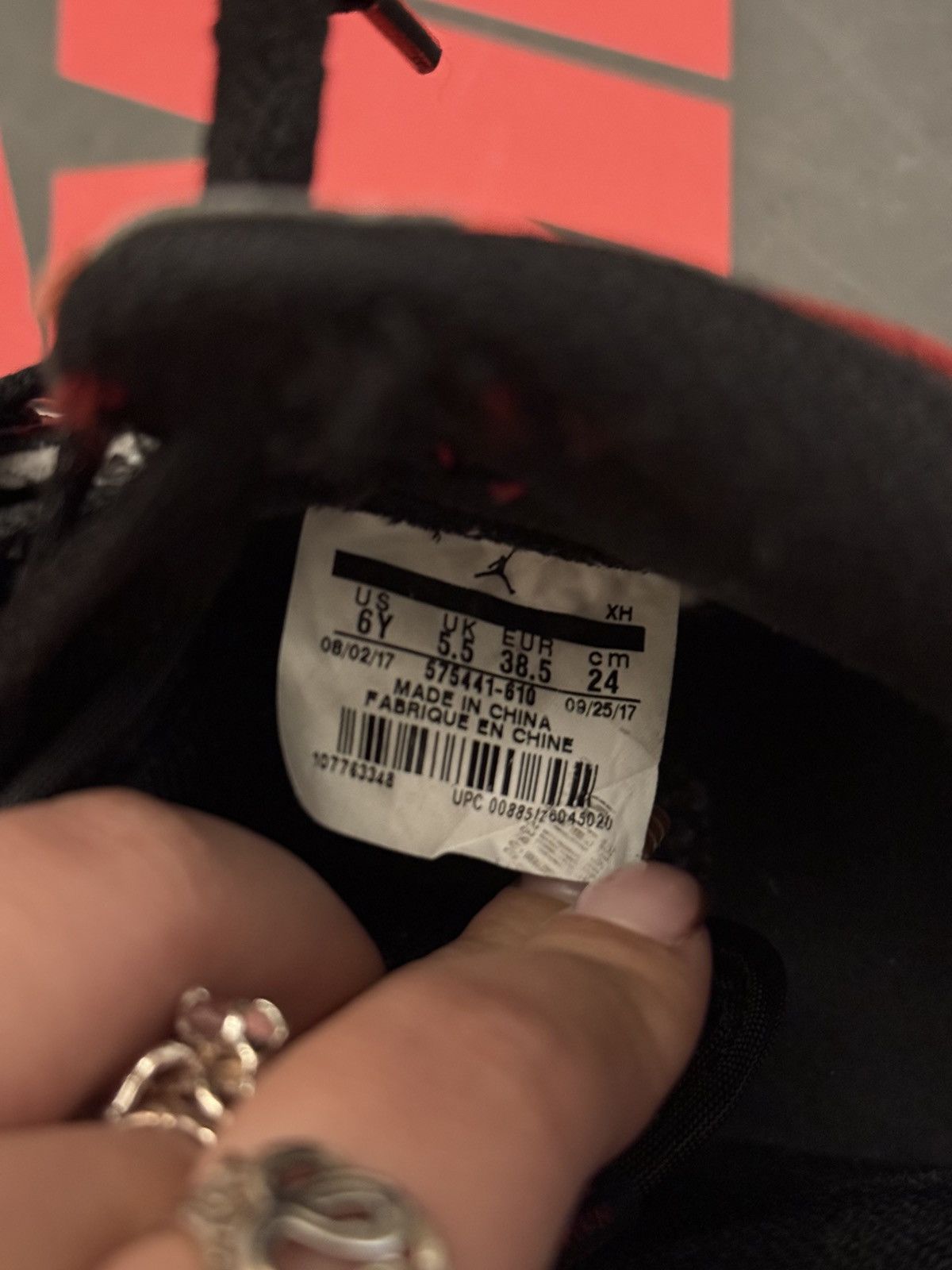 Jordan Brand Air Jordan Retro 1 High OG BG Bred Toe Size US 6 / EU 39 - 6 Thumbnail