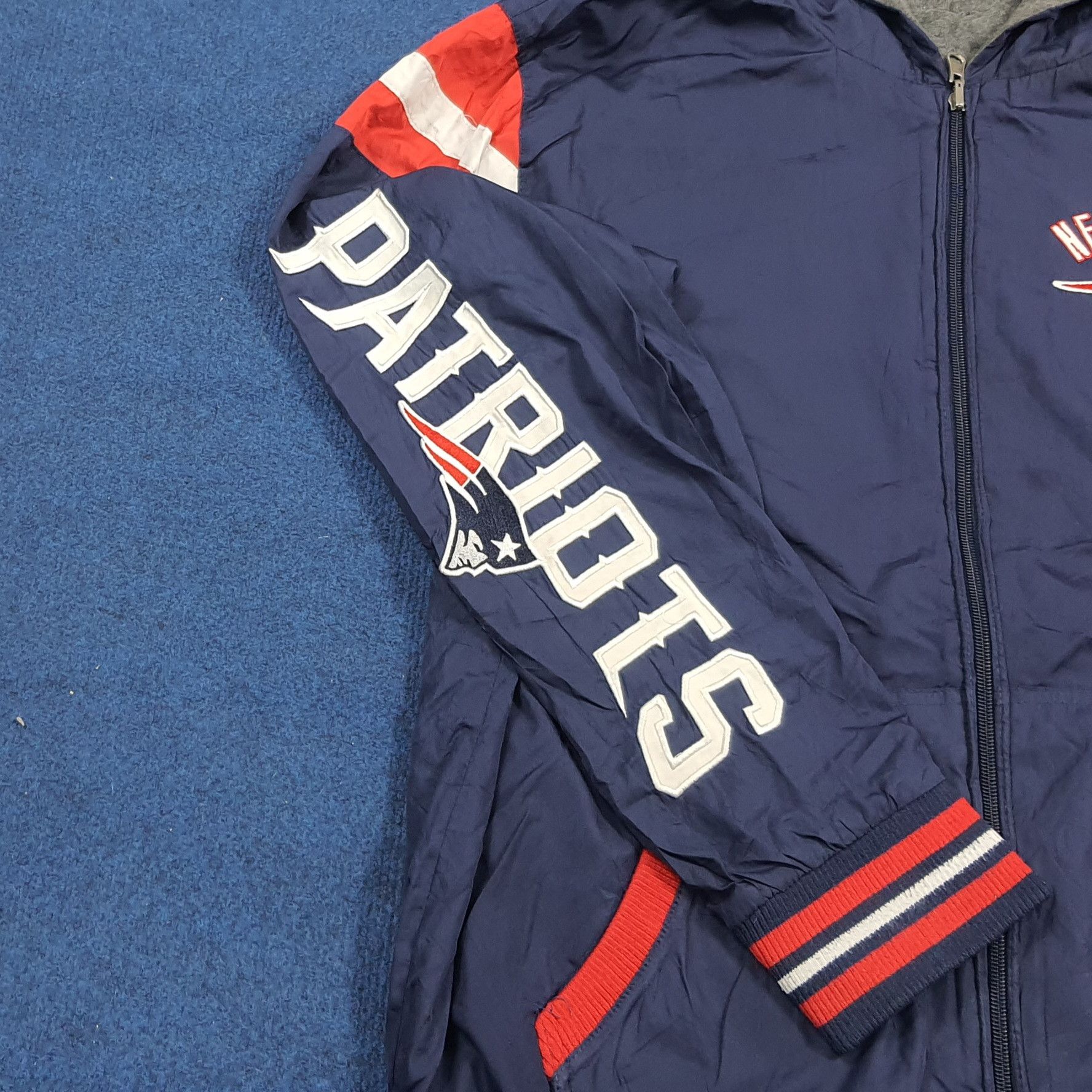 NFL Vintage New England Patriots Reversible Jacket Hoodie C288N2 Size US XL / EU 56 / 4 - 4 Thumbnail