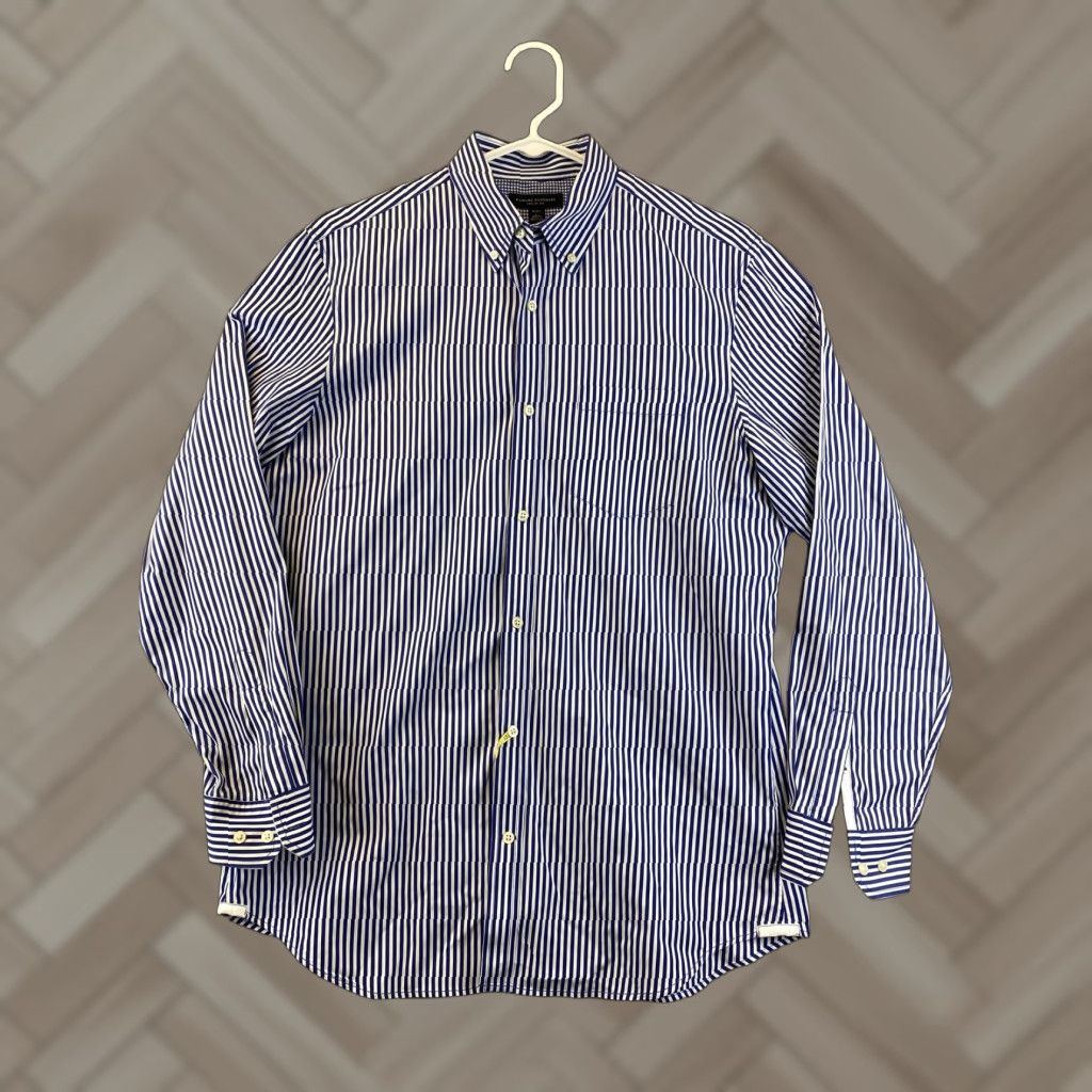 green emerald velvet dress Amazon.com: Banana Republic Mens 801224 Athletic Fit Wrinkle Resistant  Button Down Shirt, (XX-Large, Regular, White/Blue Jewel Print) : Clothing,  Shoes & Jewelry main image 1
