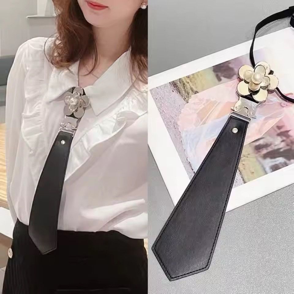 Japanese Brand × Leather Flower faux leather tie aesthetic Size ONE SIZE - 2 Thumbnail