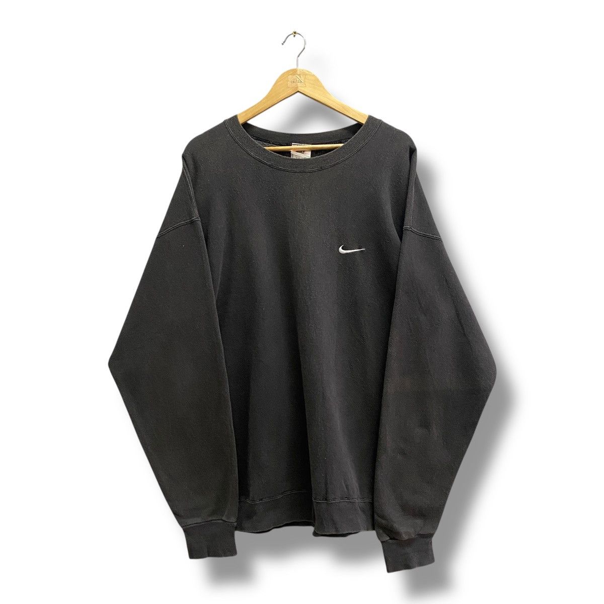 Nike Vintage 90's Nike Swoosh Faded Sweatshirt Size US L / EU 52-54 / 3 - 1 Thumbnail