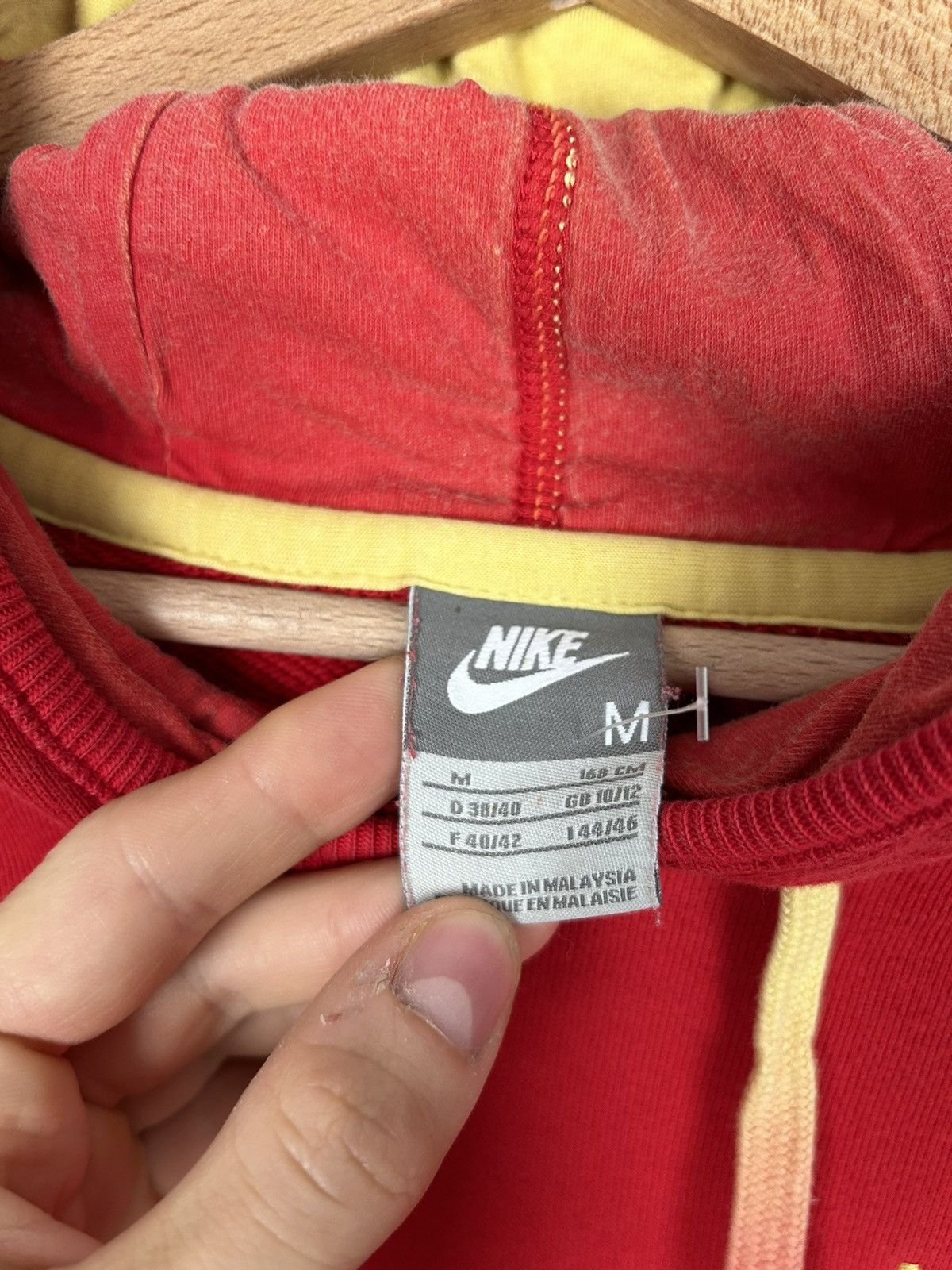 Nike Vintage Nike Red Hoodie Y2K Streetwear 00s Sportswear Size US M / EU 48-50 / 2 - 7 Thumbnail