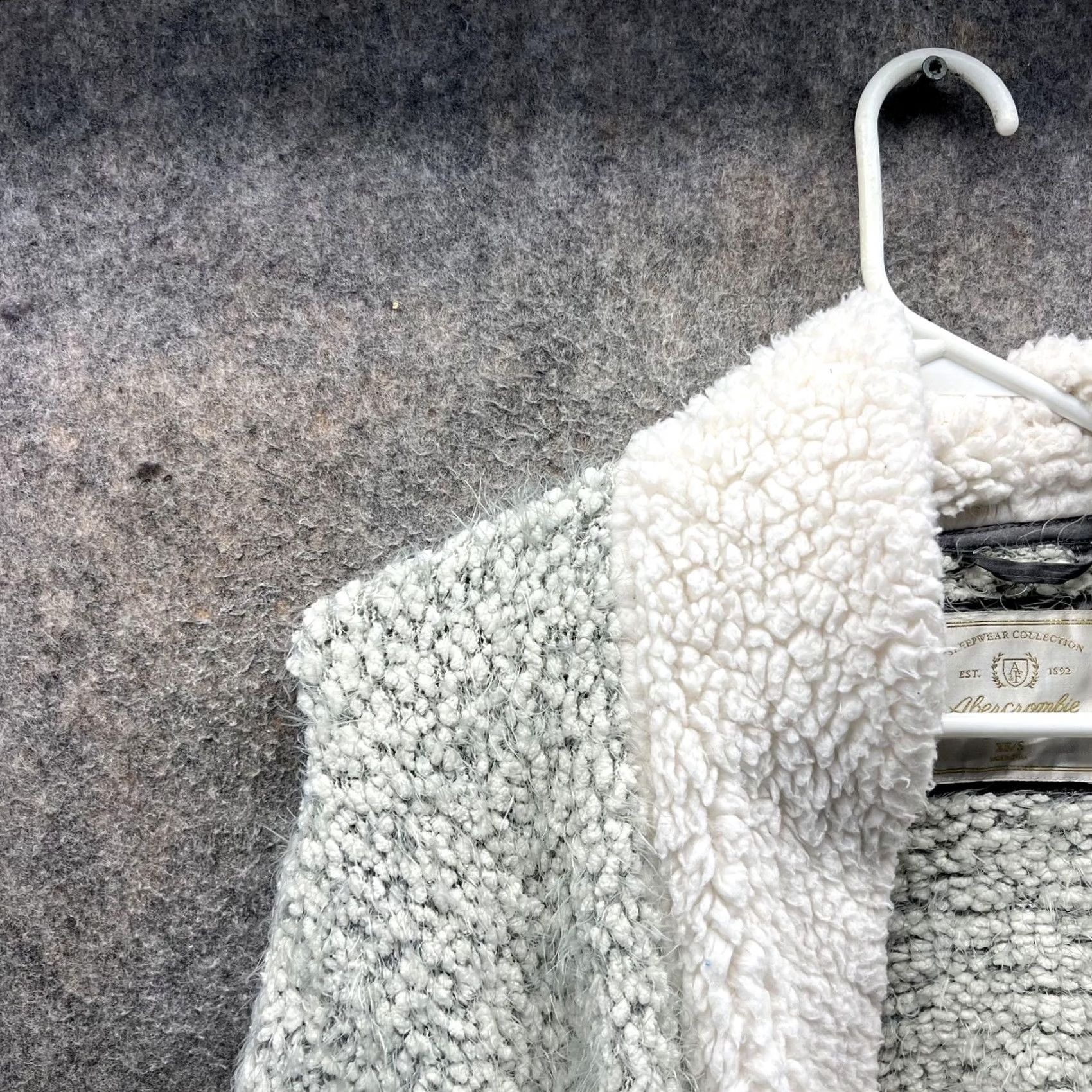 Abercrombie & Fitch VINTAGE Abercrombie & Fitch Sleepwear Robe Womens XS/S Gray Sherpa Belted Cardigan Shawl Collar Size XS / US 0-2 / IT 36-38 - 4 Thumbnail