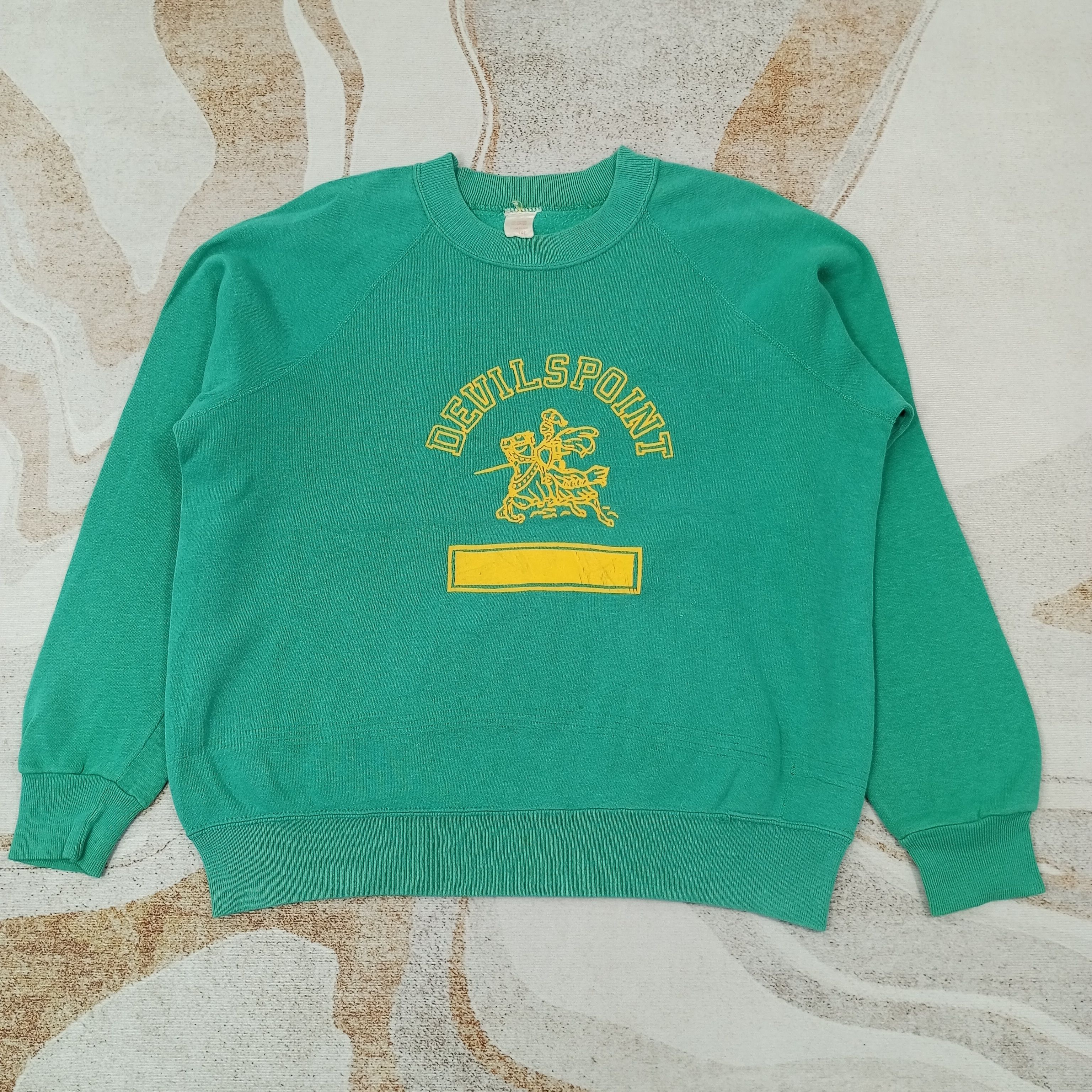 Vintage Vintage Devils Point Streetwear Sweatshirt c233n18 Size US L / EU 52-54 / 3 - 1 Thumbnail