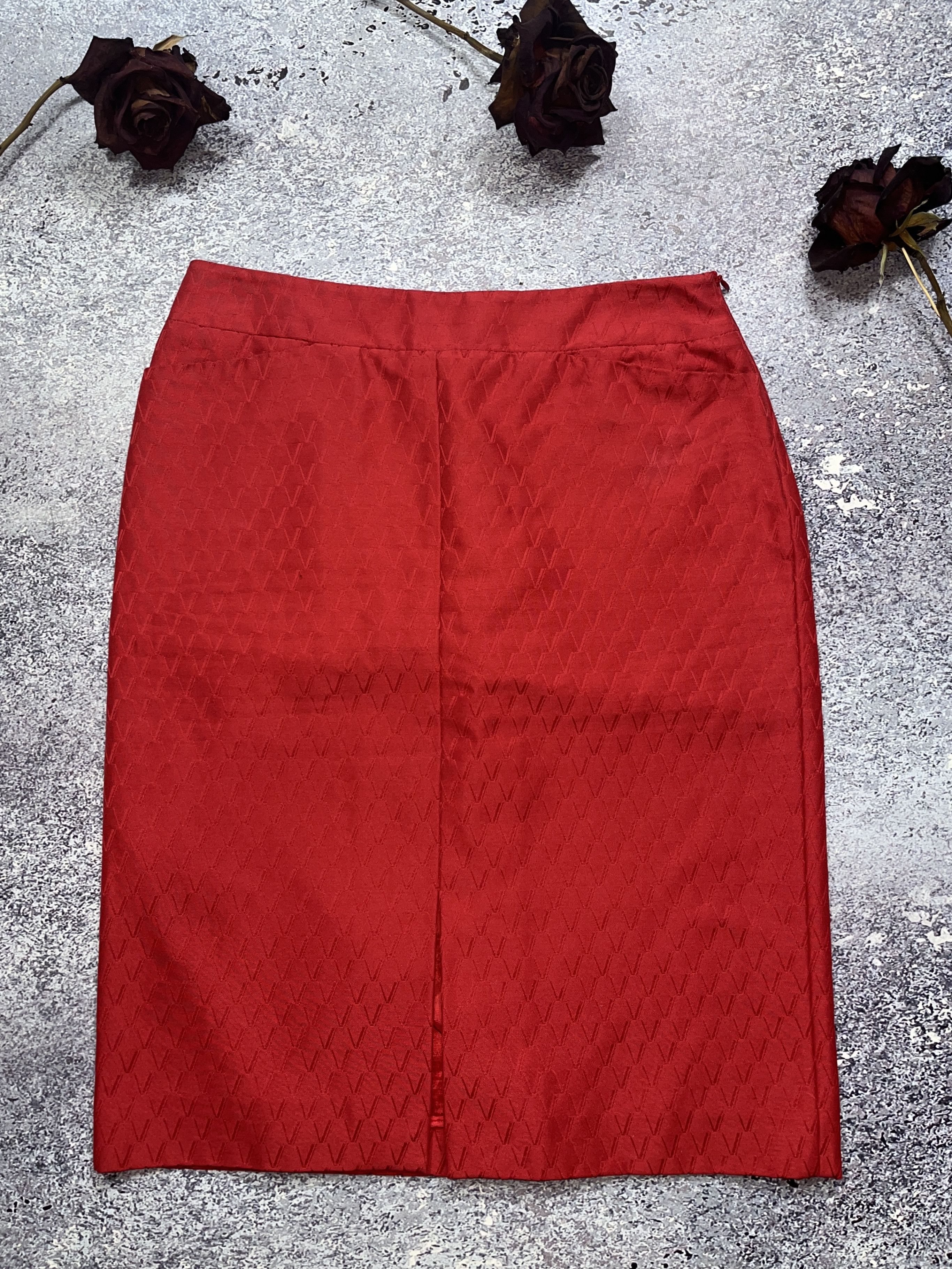 Valentino Vintage Beautiful Monogram Valentino Red Mini skirt Size 26" / US 2 / IT 38 - 2 Thumbnail