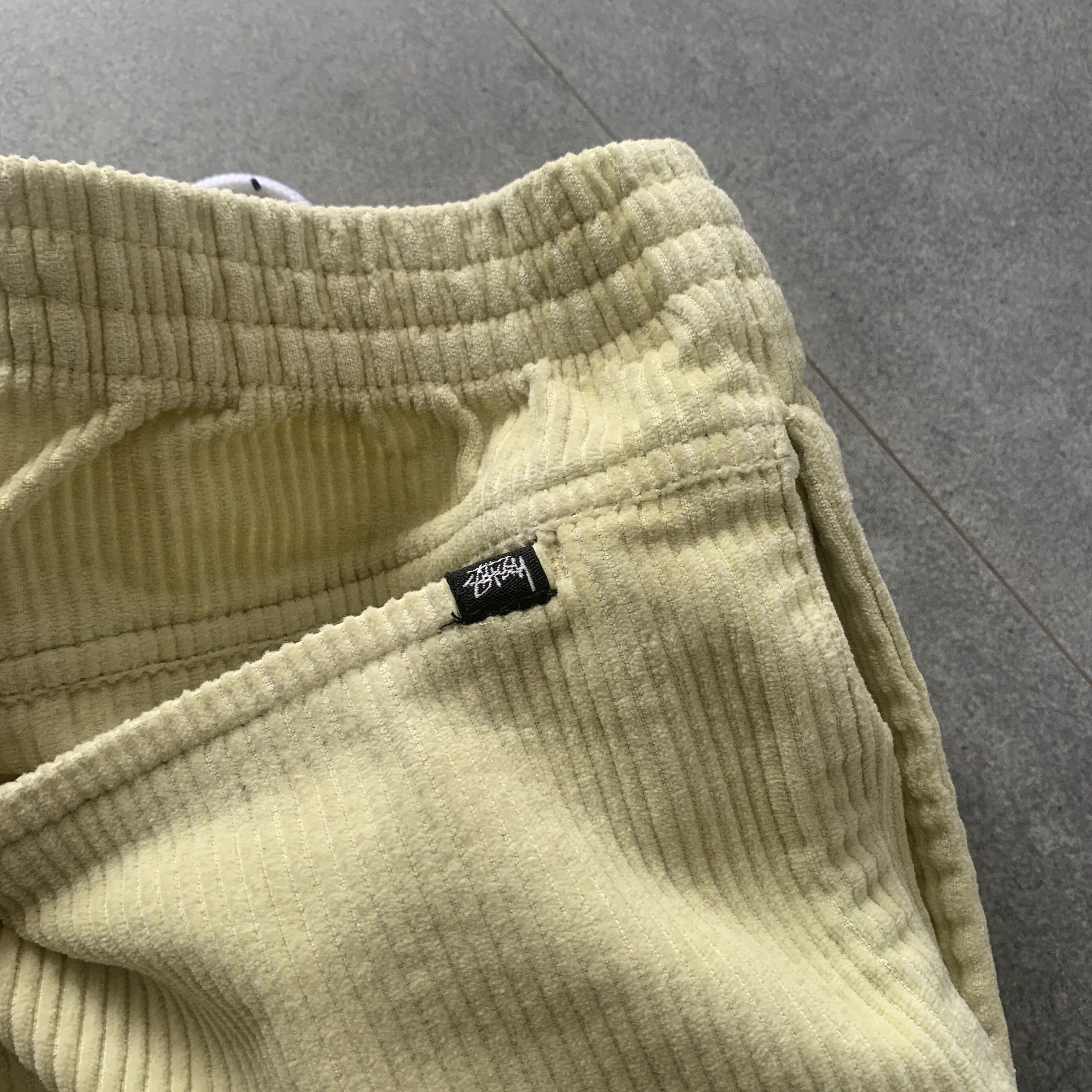 STUSSY AUSTRALIA CORDUROY SHORTS YELLOW - 28