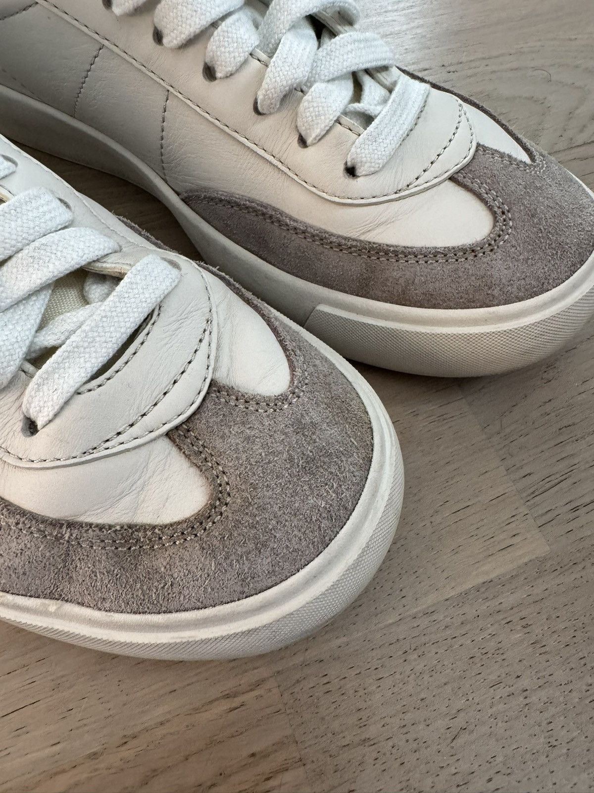 Dior DIOR Sneakers study photos for condition size and measuremen Size US 7 / EU 40 - 22 Thumbnail