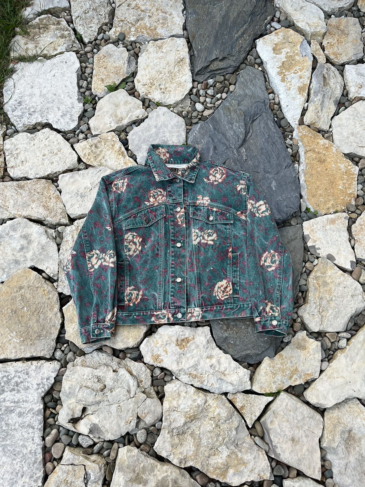 Vintage Vintage Jonny-q y2k all over print cropped denim jacket Size US M / EU 48-50 / 2 - 1 Thumbnail