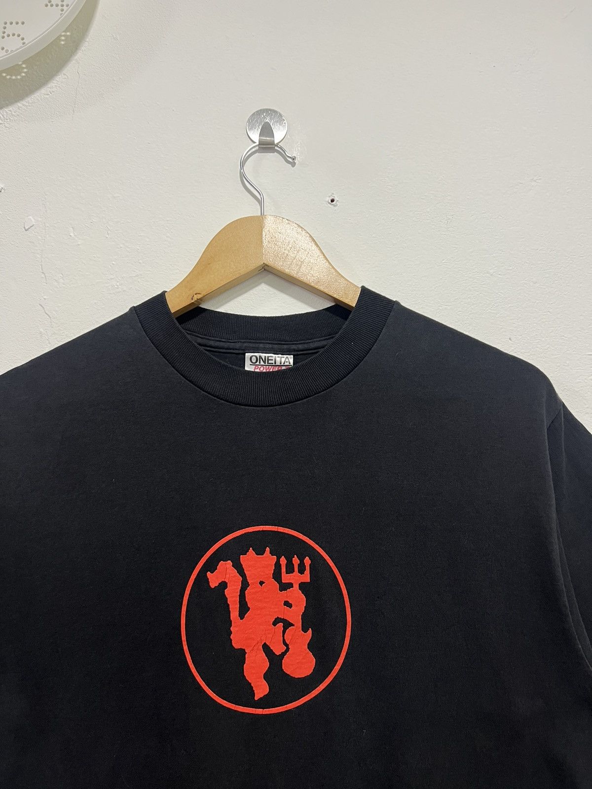 Vintage Vintage 90’s Manchester United Og Logo Tshirt Size US M / EU 48-50 / 2 - 2 Thumbnail
